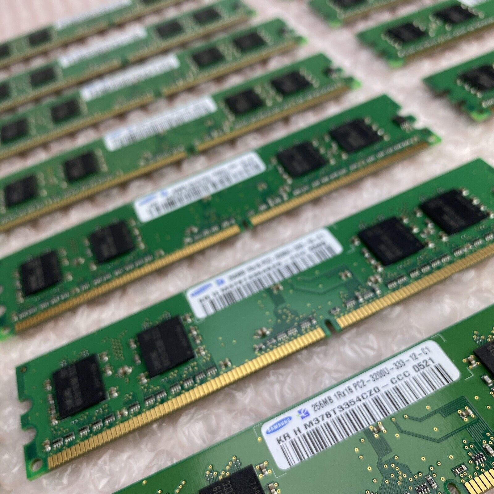 256MB Samsung 1Rx16 PC2-3200U-333-12-C1 Memory M378T3354CZ0-CCC Lot Of 16