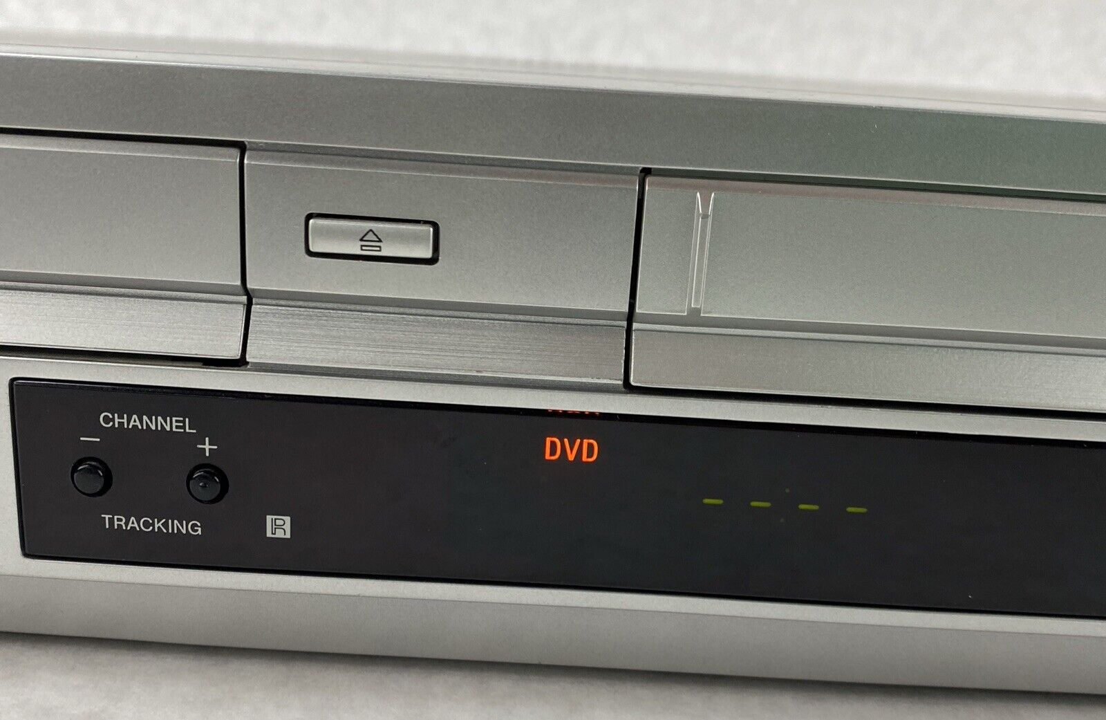 Sony silver SLV-D350P Stereo VHS/DVD player outlet with remote