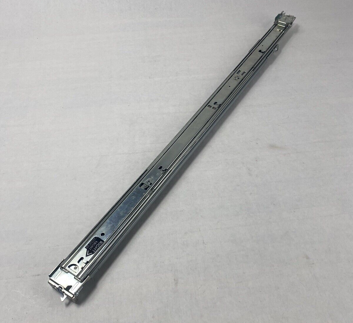 Dell TW-0RK1KT-75021-32M-3674-A00 DP/N: 0RK1KT Rackmount Rail Right Front Only