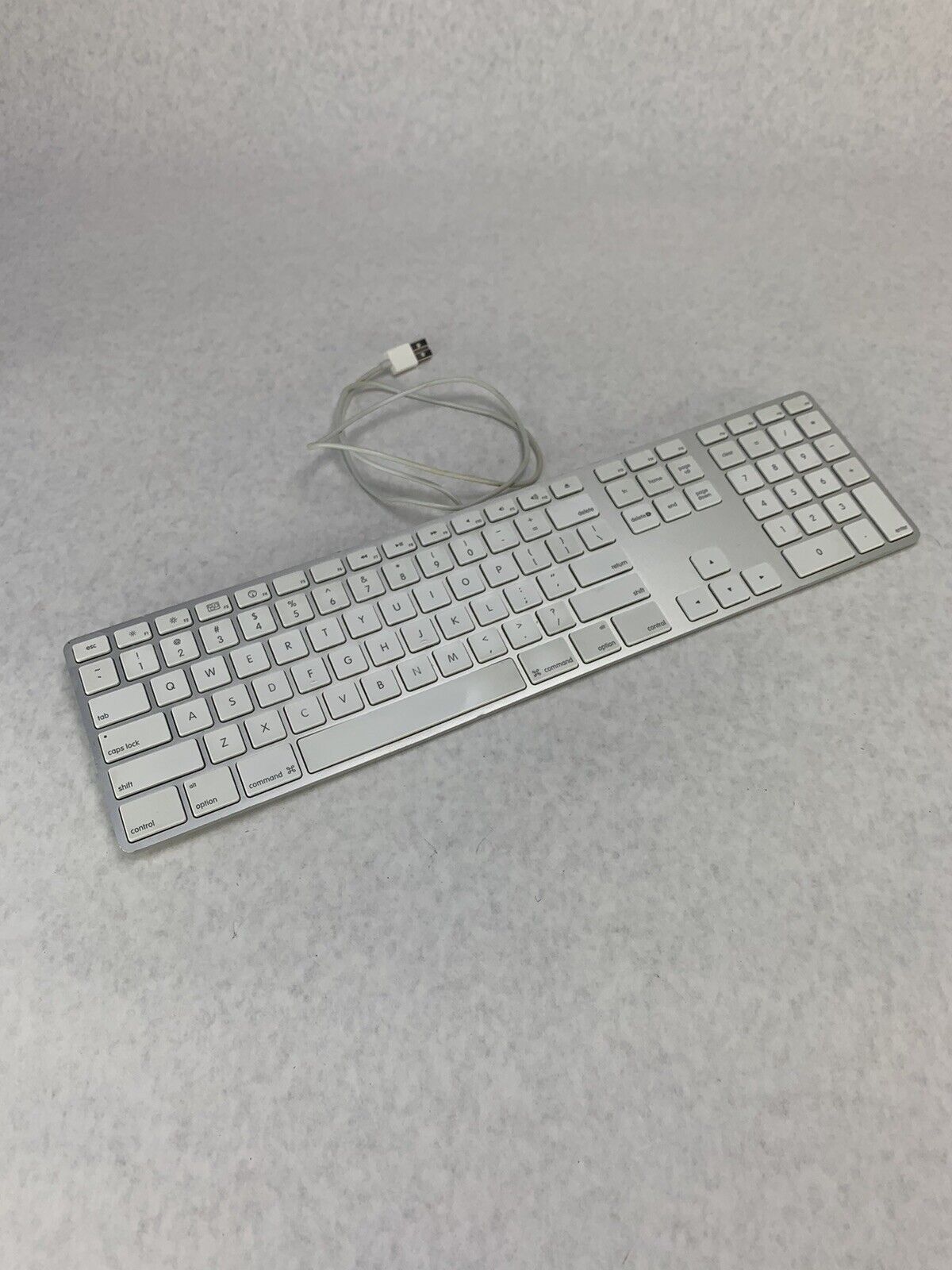 Apple Mac Keyboard Genuine A1243 USB Ultra Thin Aluminum Keypad Used