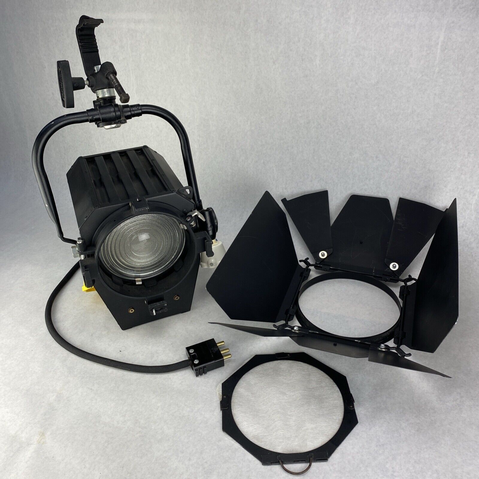 Strand QuartzColor Polaris Mod 261 Studio 1KW Fresnel Spotlight - READ