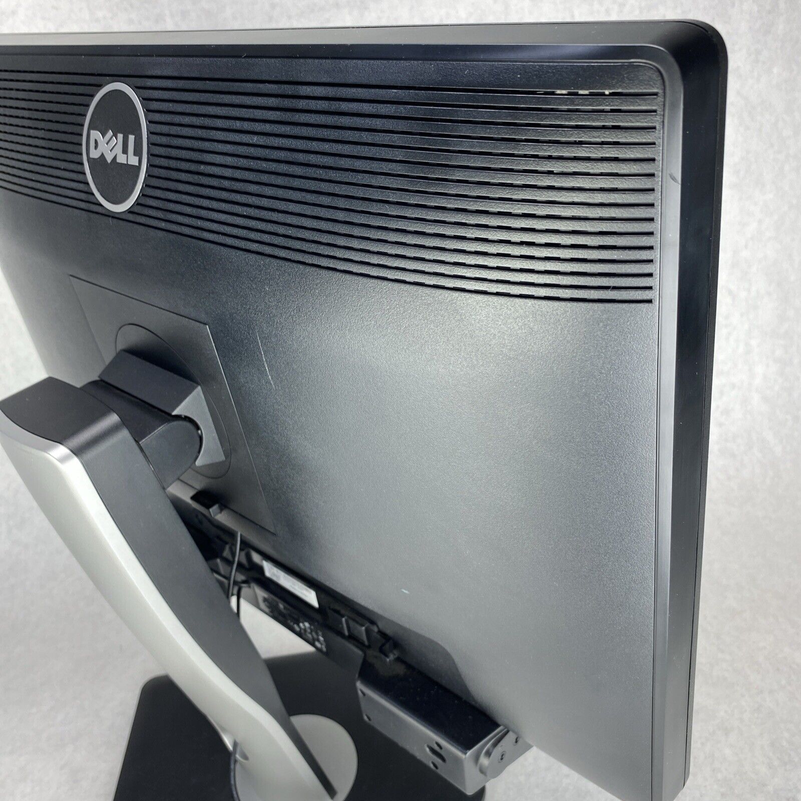 Dell P2213F 22'' Plano LCD Monitor With Dell AX510 Multimedia Speakers and Stand