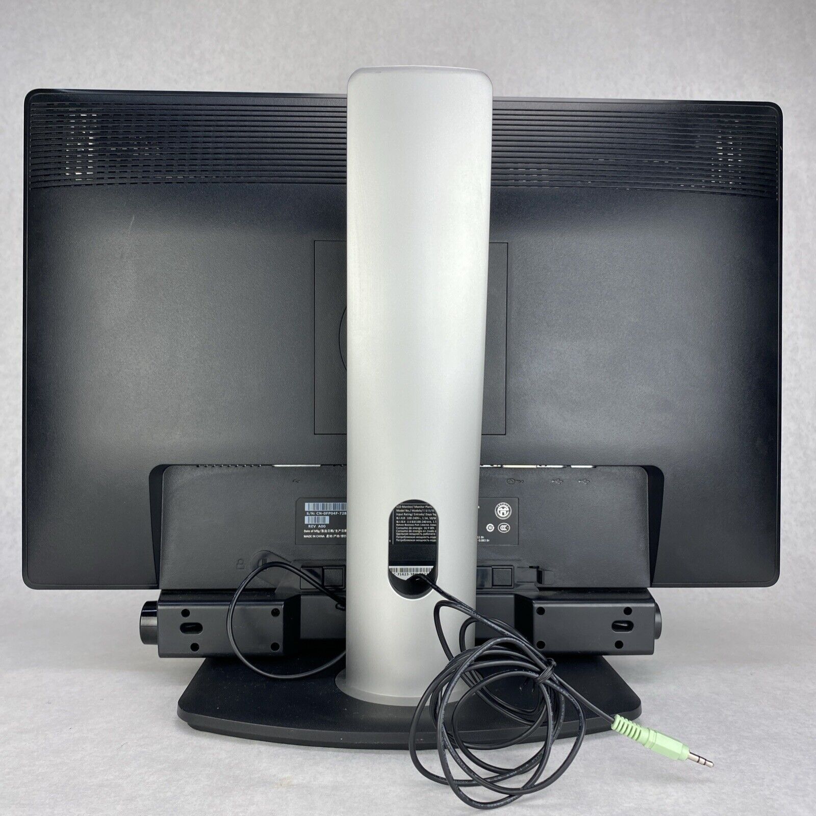 Dell P2213F 22'' Plano LCD Monitor With Dell AX510 Multimedia Speakers and Stand