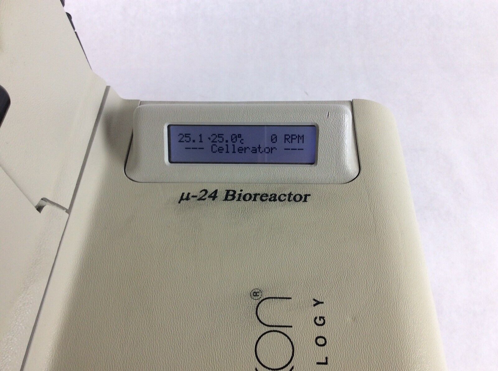 Applikon Bioreactor Technologies Pall Micro-24 MicroReactor