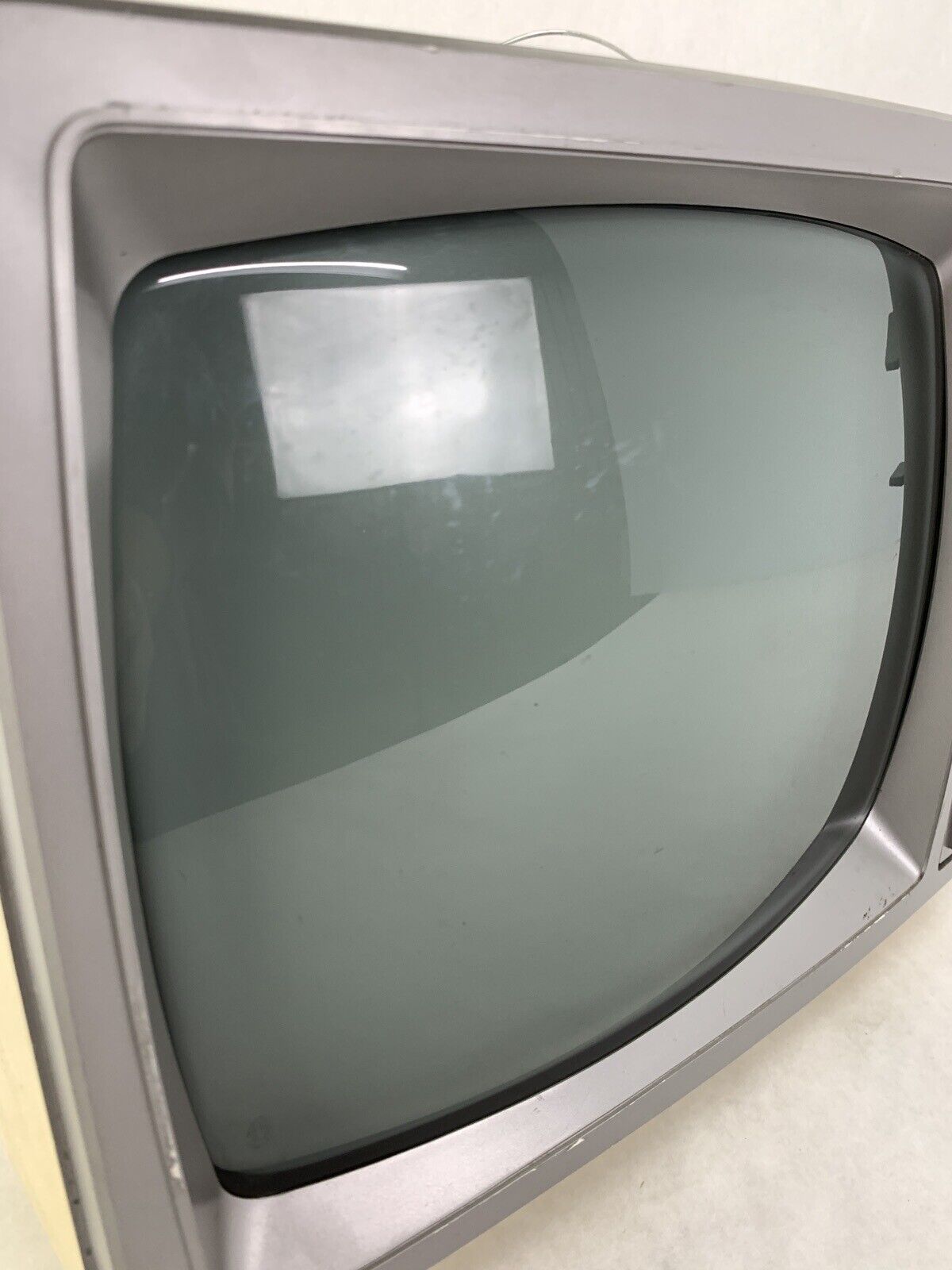 Vintage Samsung Dial Television BT-316NR 28 WATTS 1982