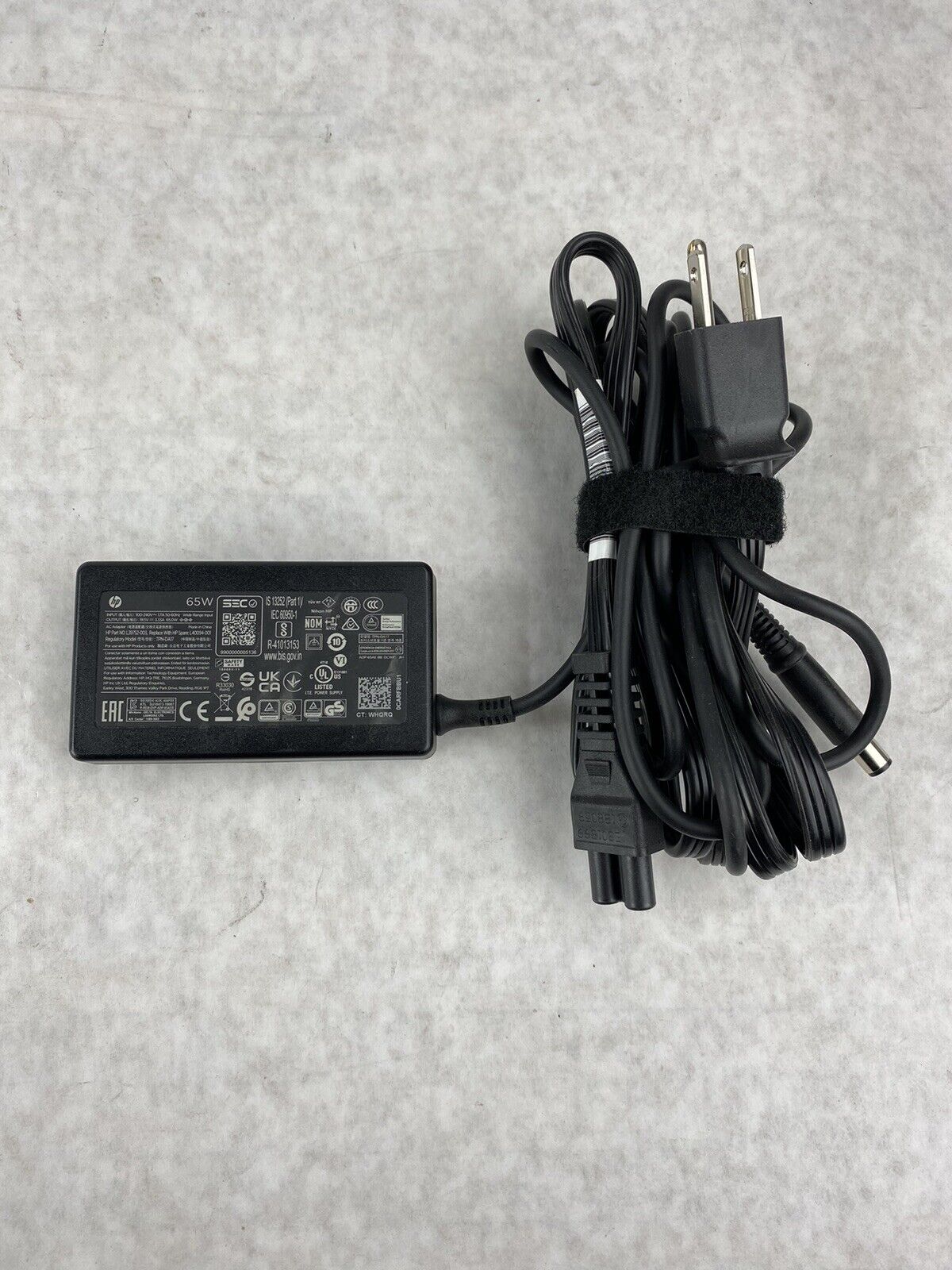 HP L39752-003 Model TPN-DA17 19.5V 3.33A 65W AC Adapter