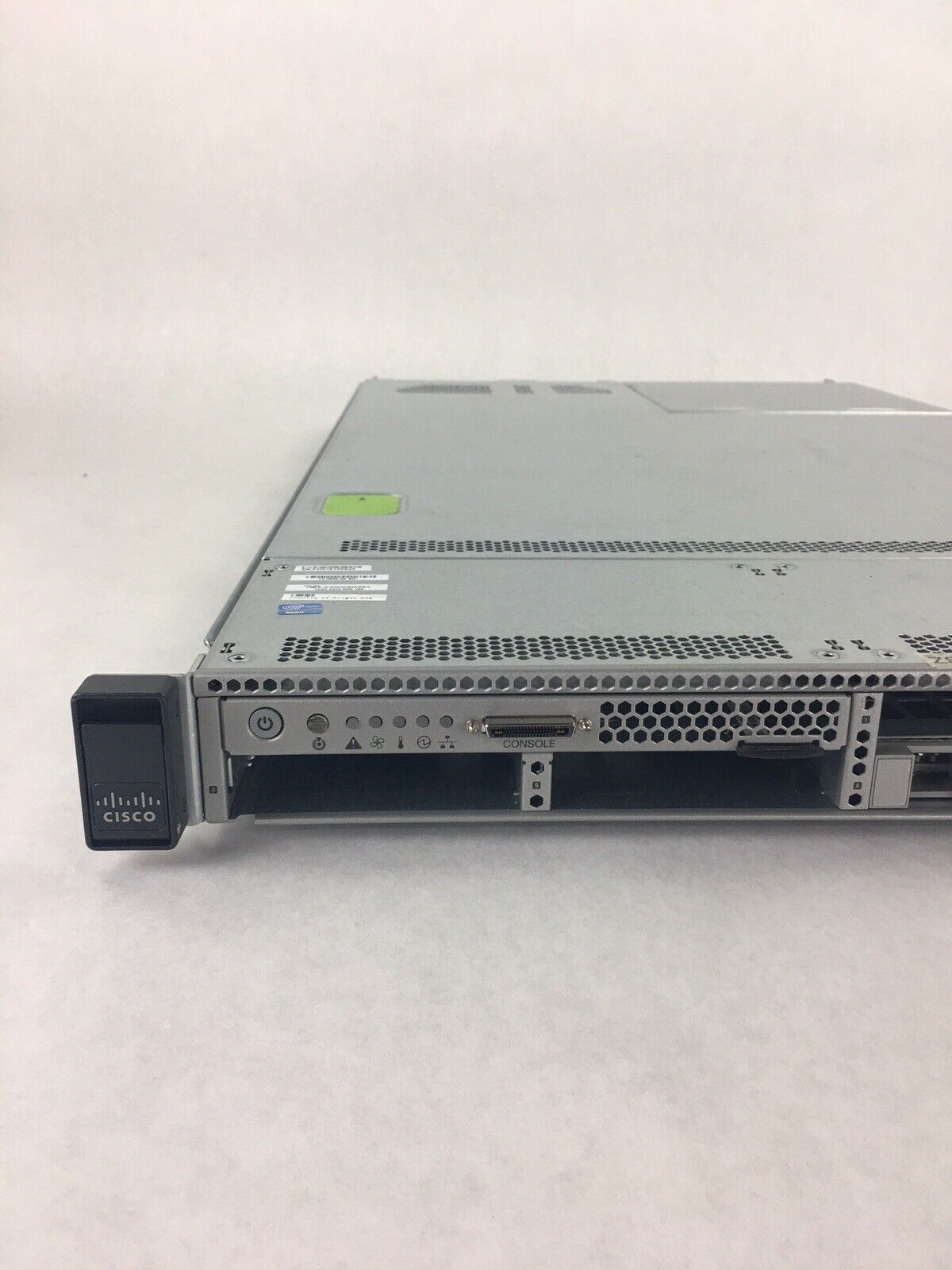 Cisco UCSC-C220-M3S 2x Xeon E5-2660 V2 2.20 GHz 64 GB RAM No HDDs No OS