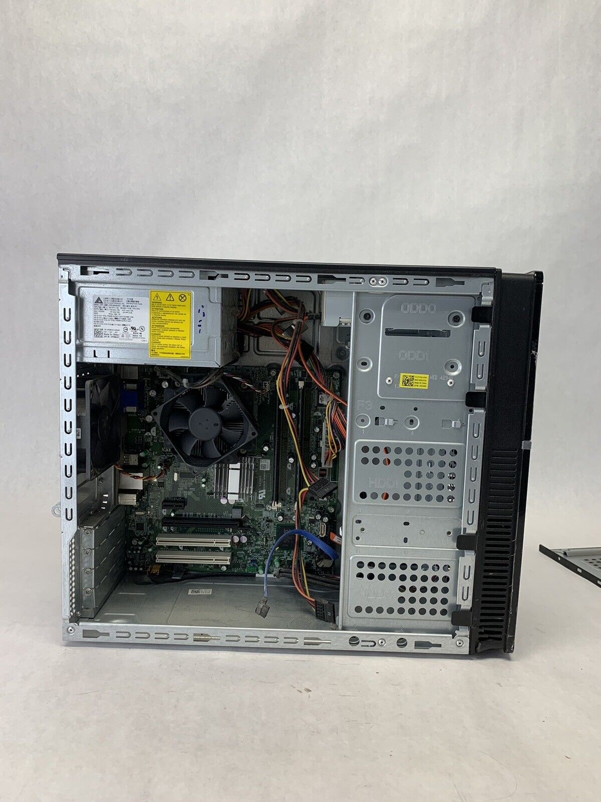 Dell Vostro 220 MT Intel Core 2 Quad Q8300 2.5GHz 4GB RAM No HDD No OS