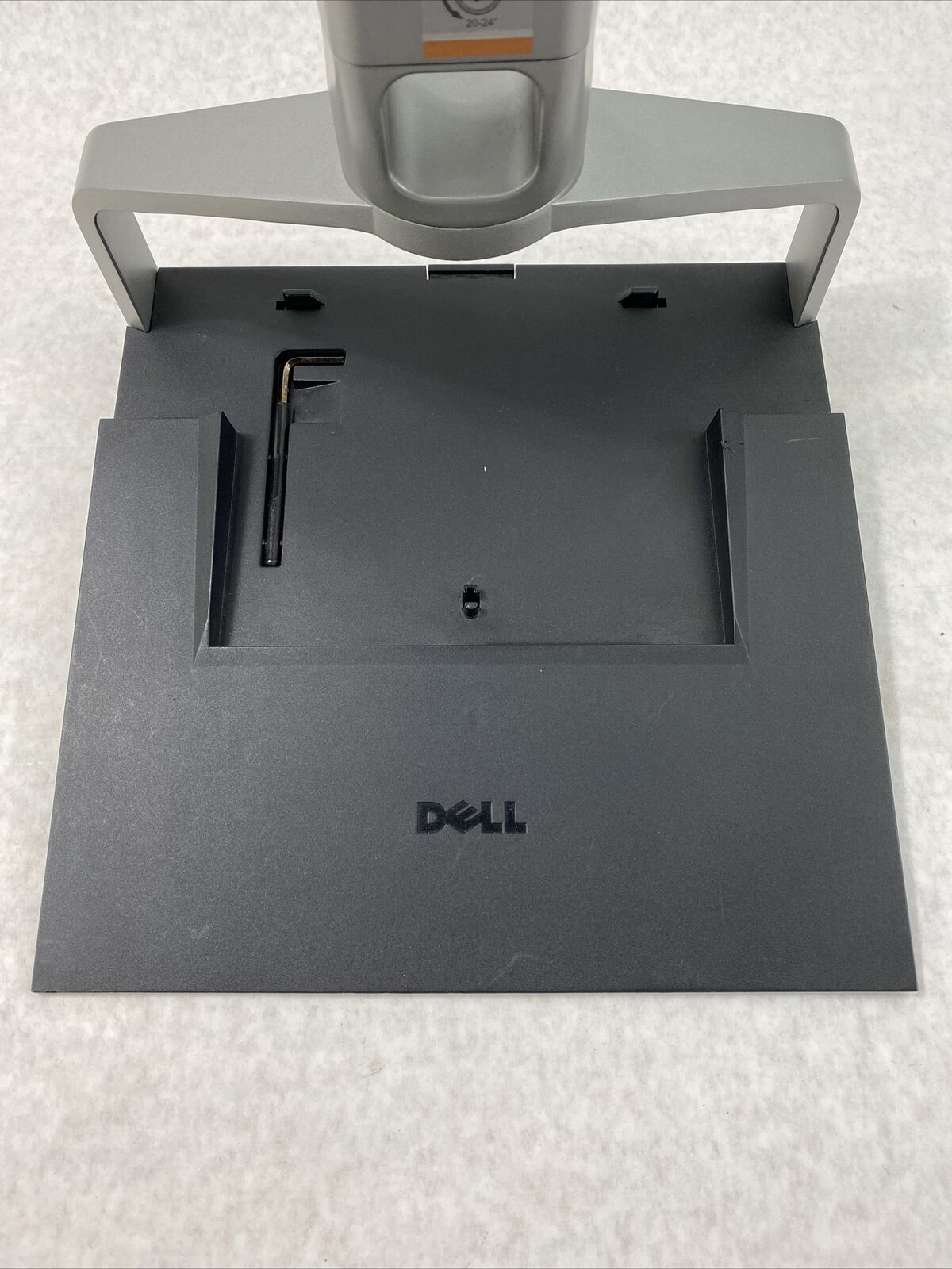 Dell RM361 17"-24" monitor stand with E-series docking station