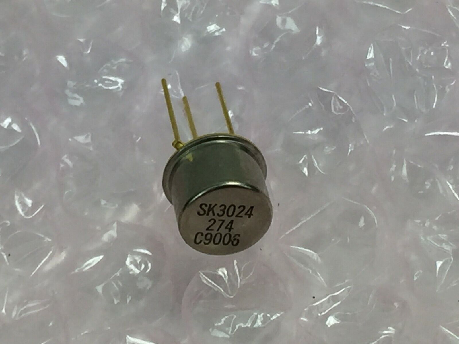 SK3024 NPN Silicon Transistor  Gold Pin  NOS