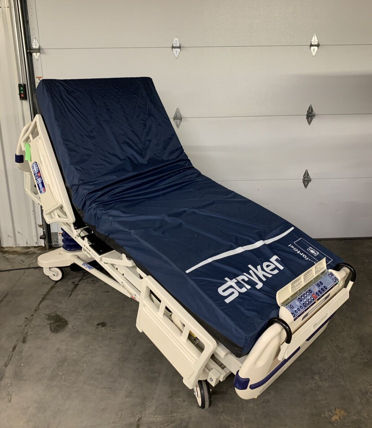 Stryker Epic Bed 2030 Critical Care Hospital Bed w/ Comfort Gel Mattress