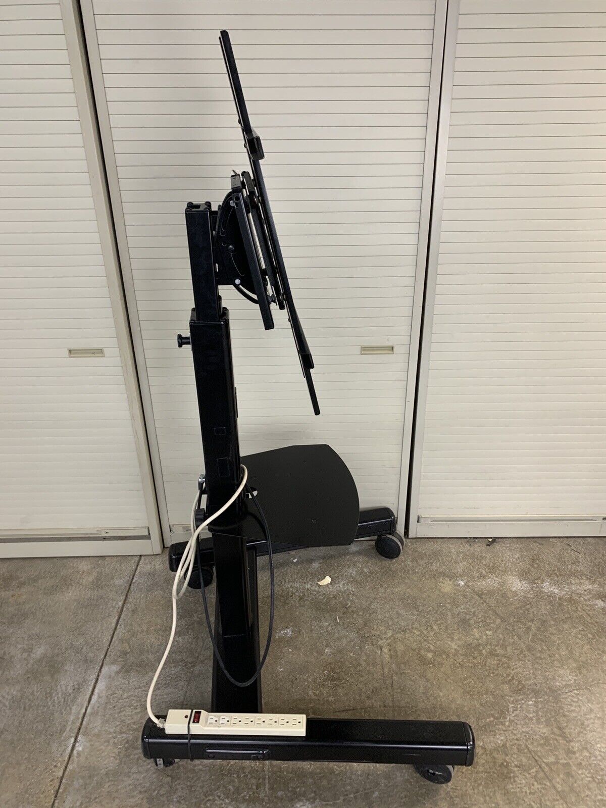 Chief MFC6000B Medium  Mobile Flat Panel Cart