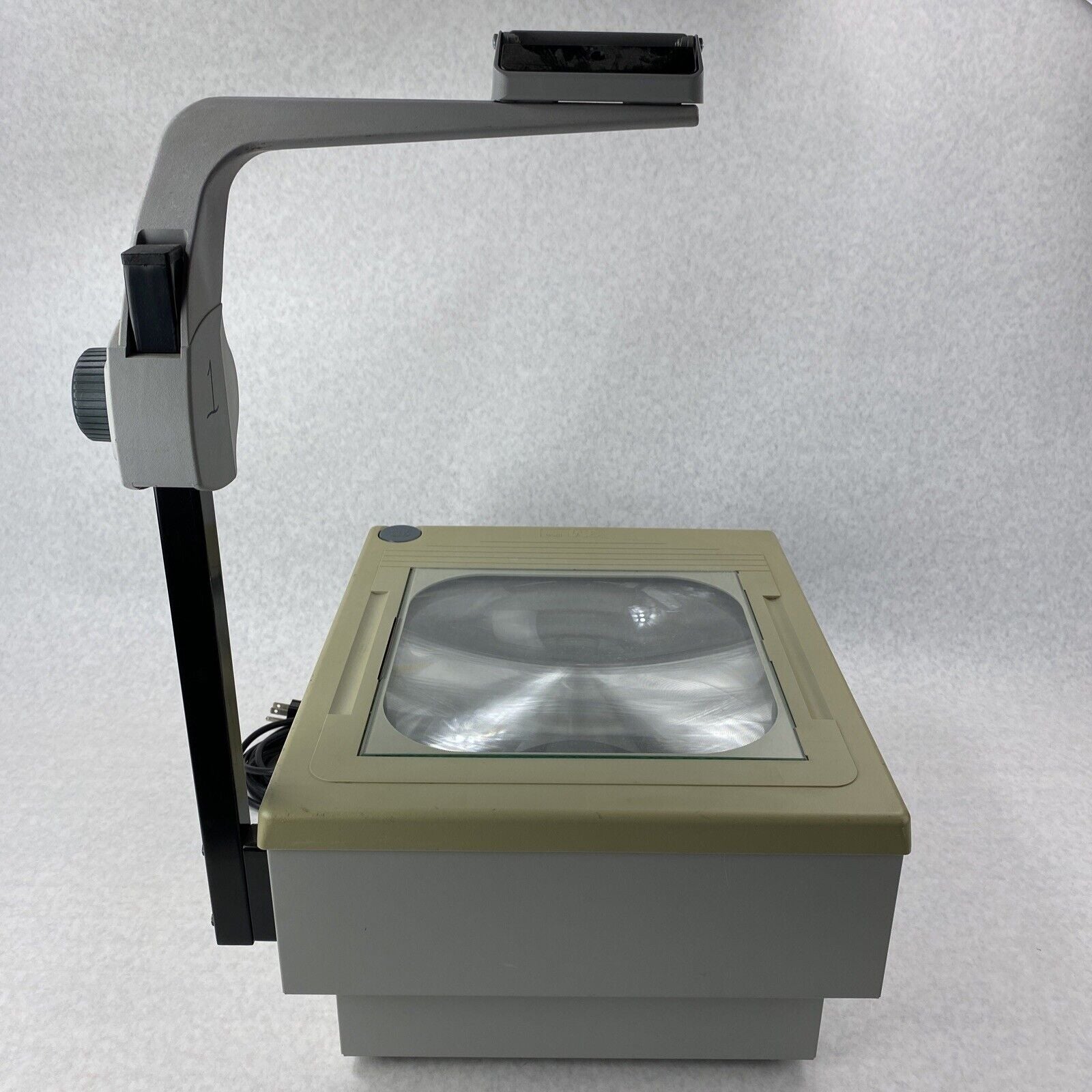 3M 1700 Series Overhead Projector w/ Transparency Film