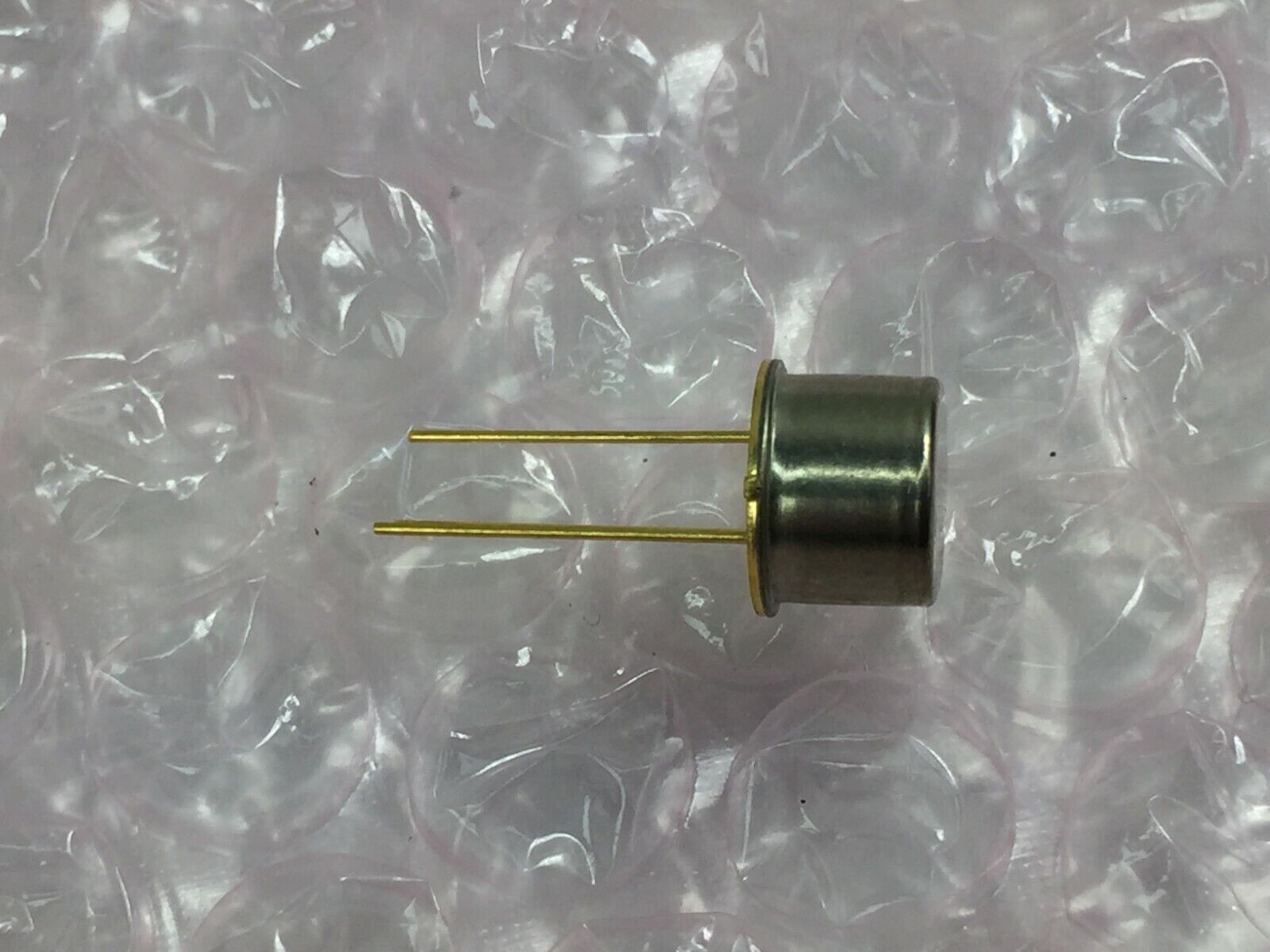 SK3024 NPN Silicon Transistor  Gold Pin  NOS