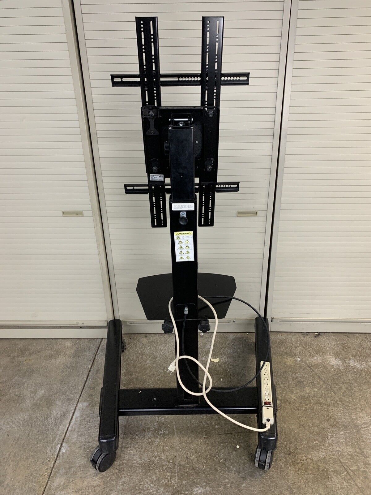 Chief MFC6000B Medium  Mobile Flat Panel Cart