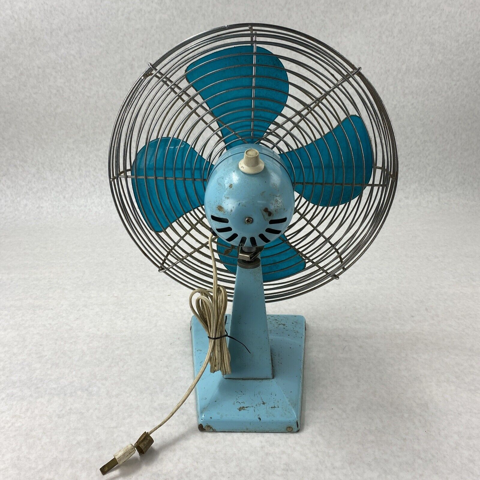 Vintage Superior Electric 1200 3-Speed Aqua Blue 120V 60Hz Table Fan