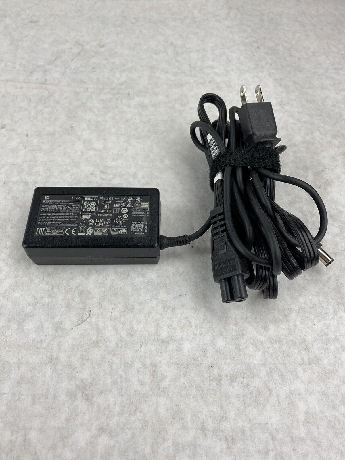 HP L39752-003 Model TPN-DA17 19.5V 3.33A 65W AC Adapter