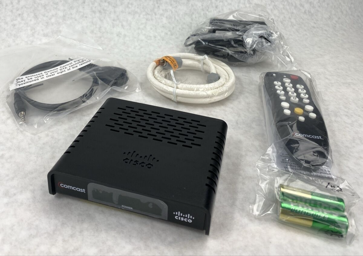 Xfinity Comcast DTA30 Digital Transport Adapter with Remote and IR Sensor