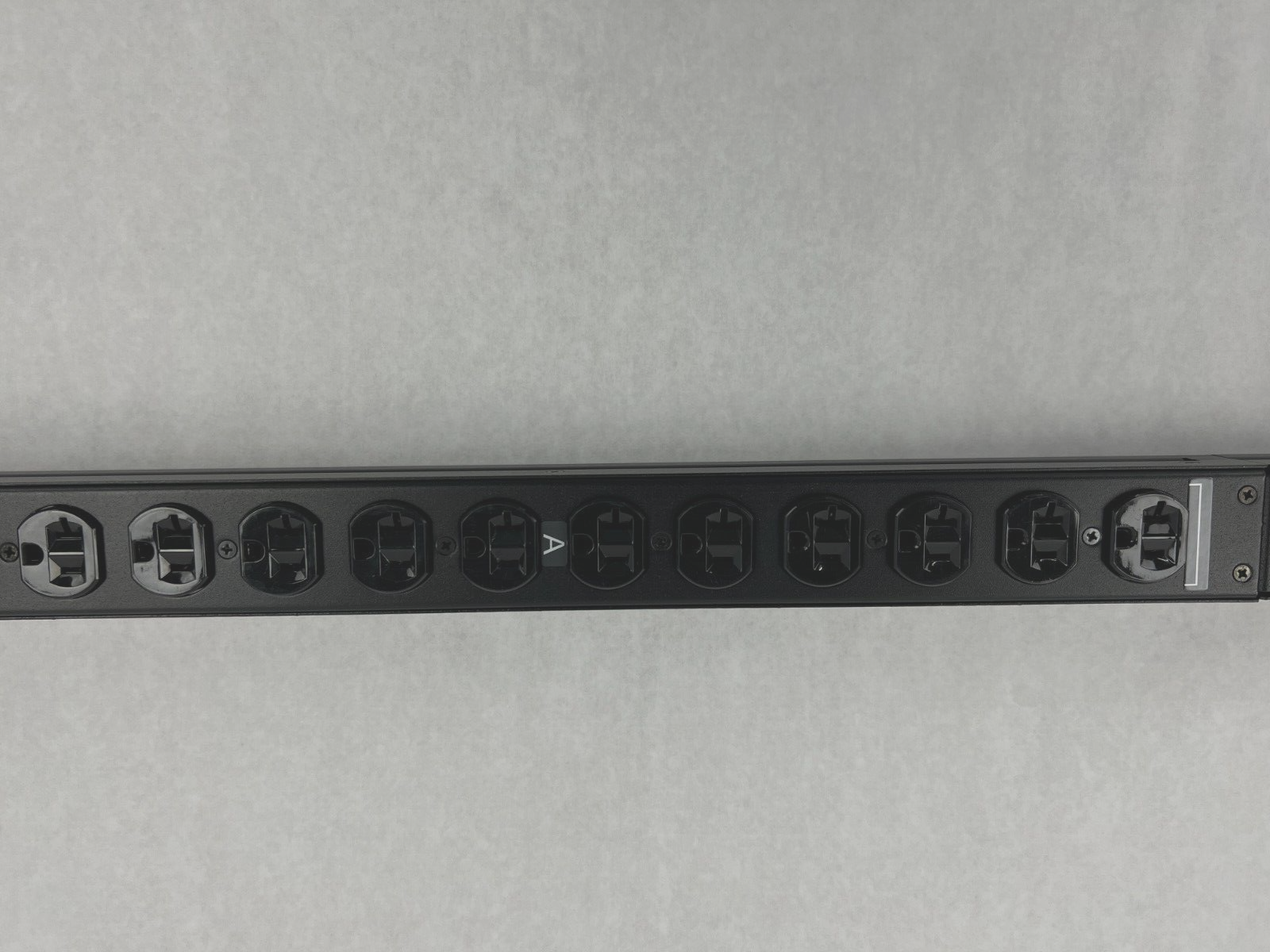 Server Rack PDU Power Watch MPS2E-11F2-12T 24 Outlet's 120V/16A