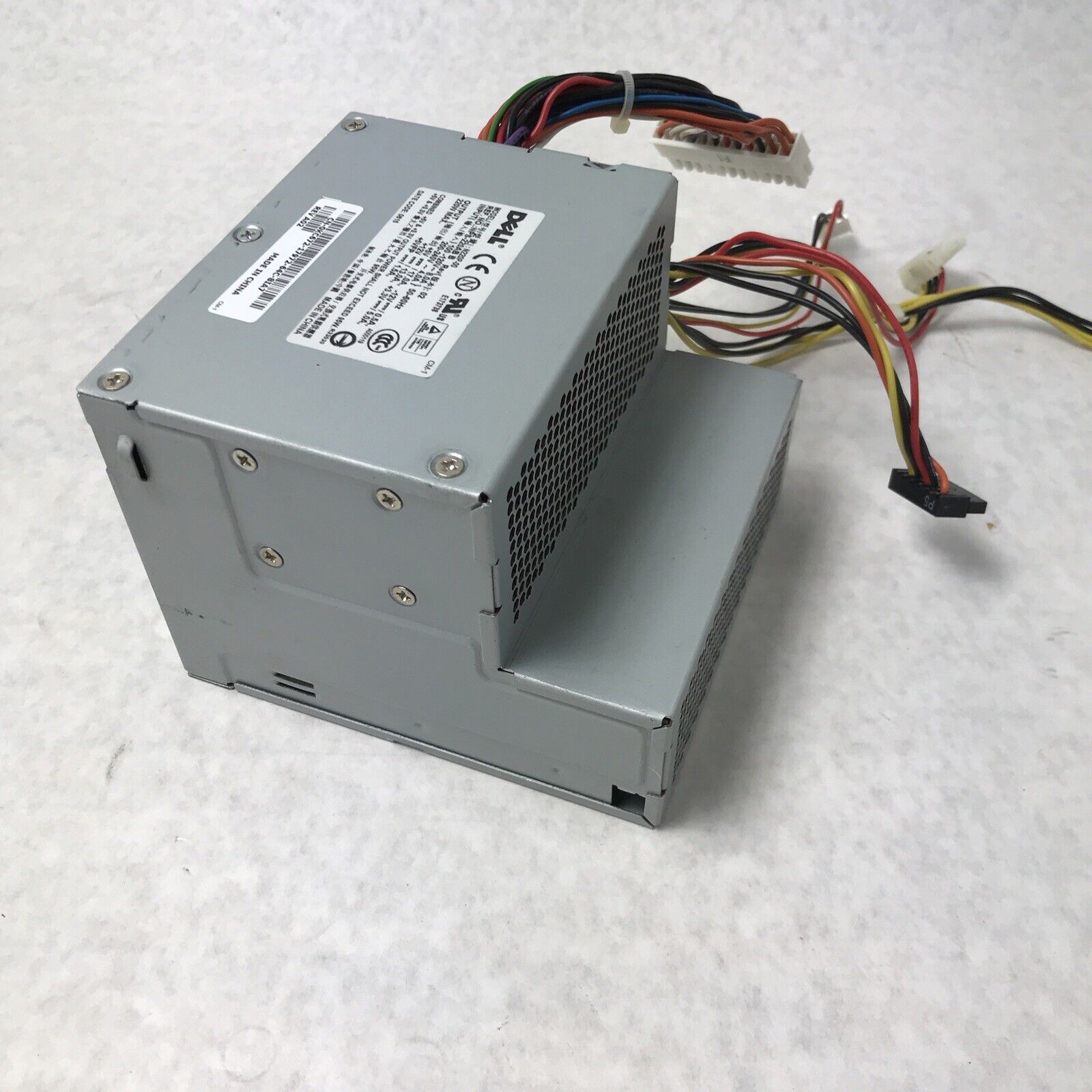 Dell KC672 240V 24-Pin 60Hz 8.0A 220W Desktop Power Supply N220P-00 0KC672