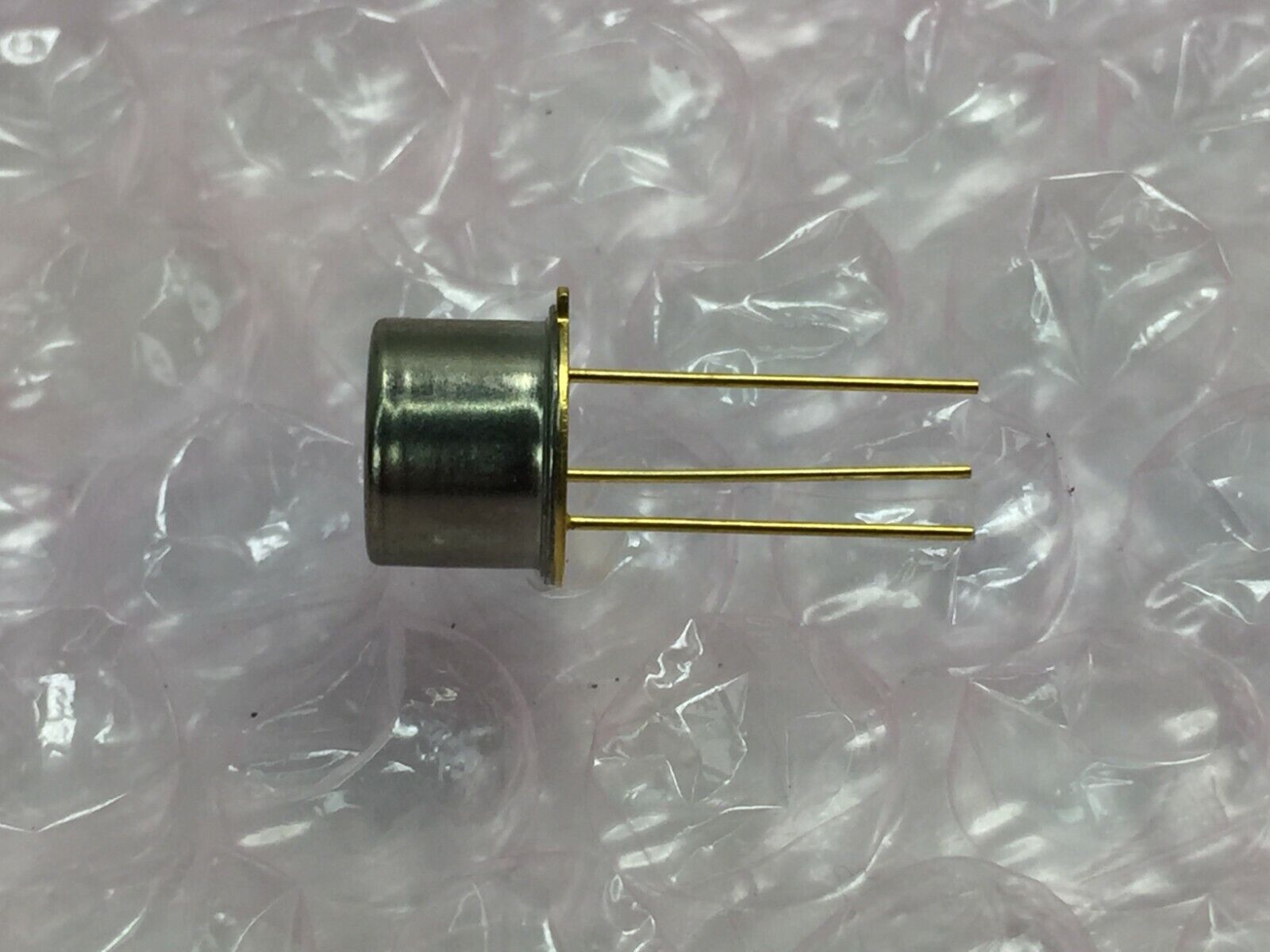 SK3024 NPN Silicon Transistor  Gold Pin  NOS