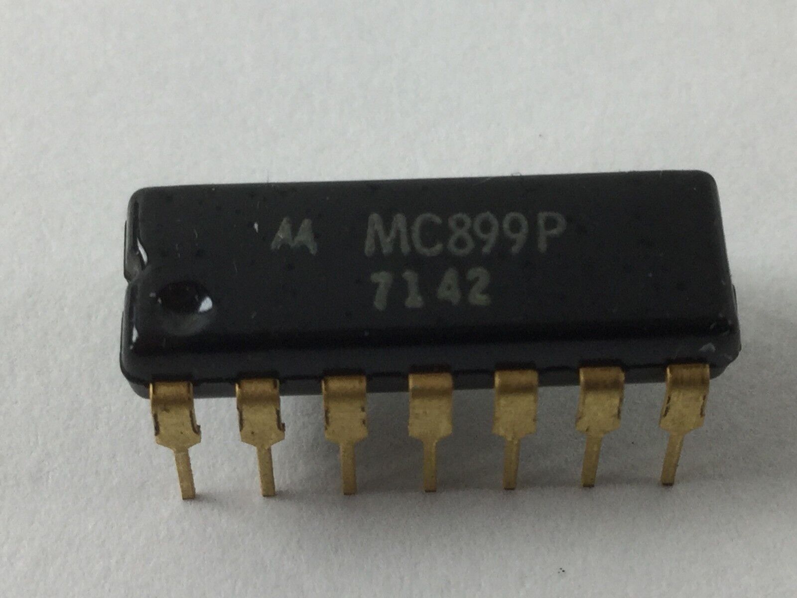 MC899P MOTOROLA VINTAGE 14 Pin Gold Dip