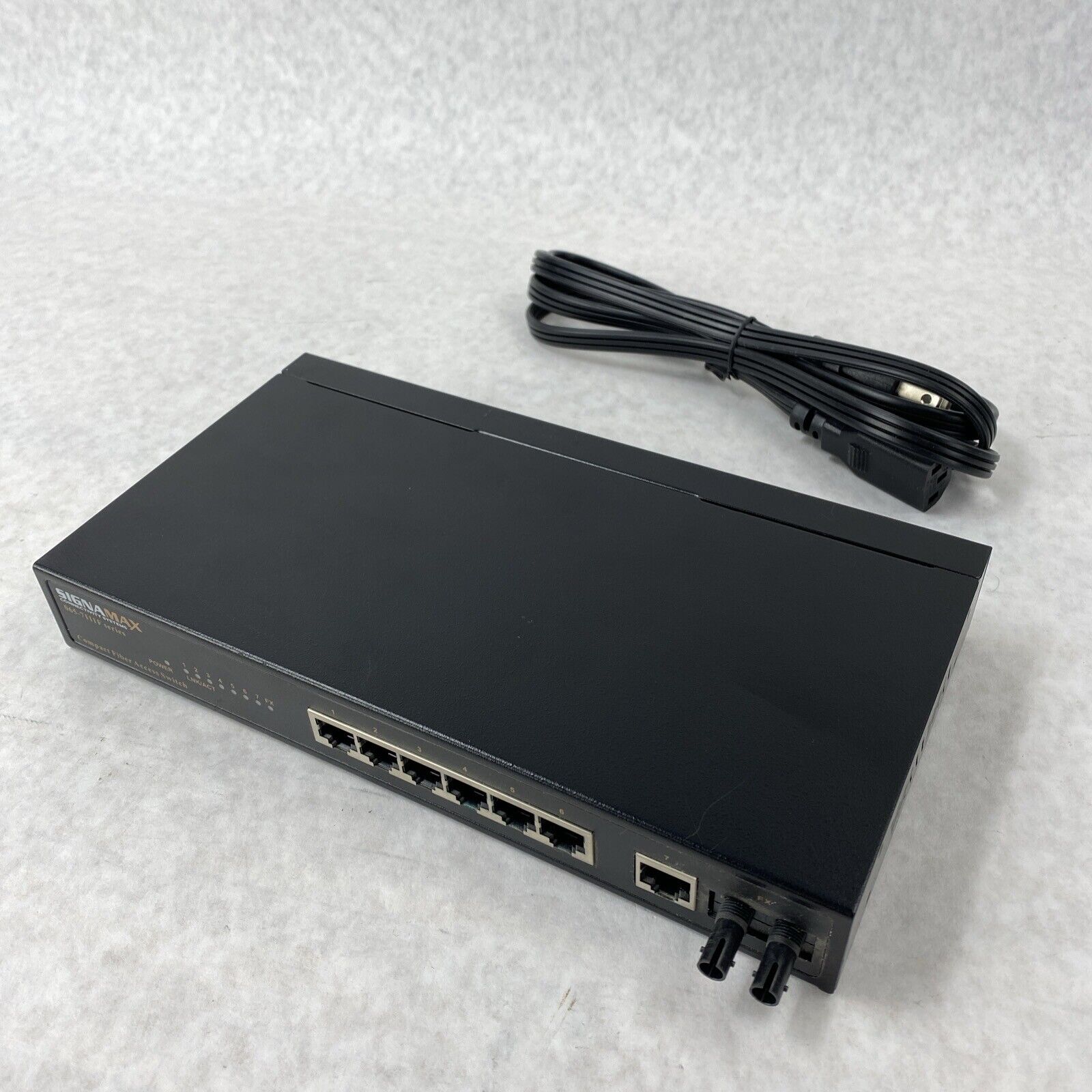 Signamax 065-7111F 6-Port 100Base Compact Fiber Access Switch Grade C