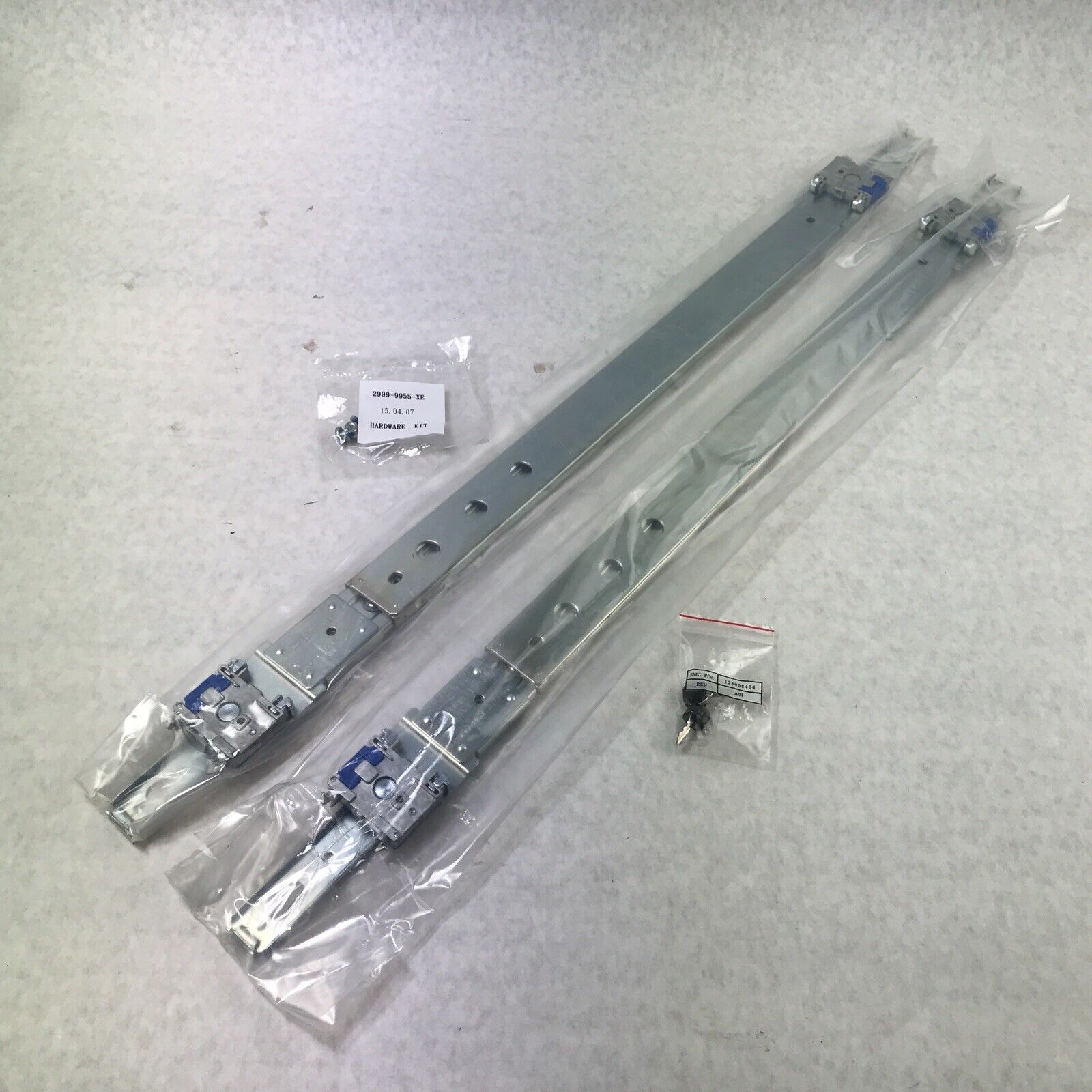 EMC 042-009-400 A02 (13-08) Accuride U1 Server Workstation Rail Kit Set