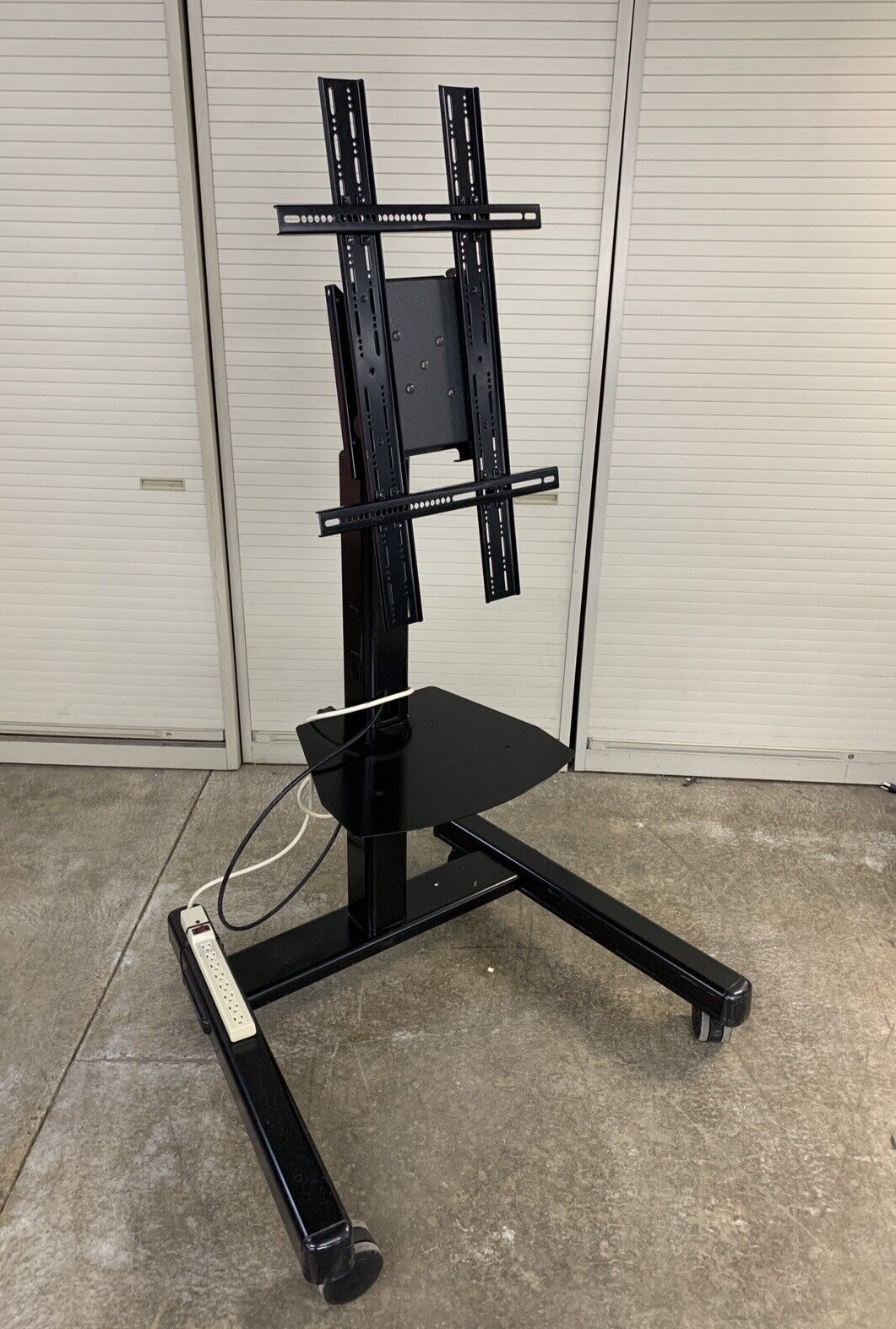 Chief MFC6000B Medium  Mobile Flat Panel Cart