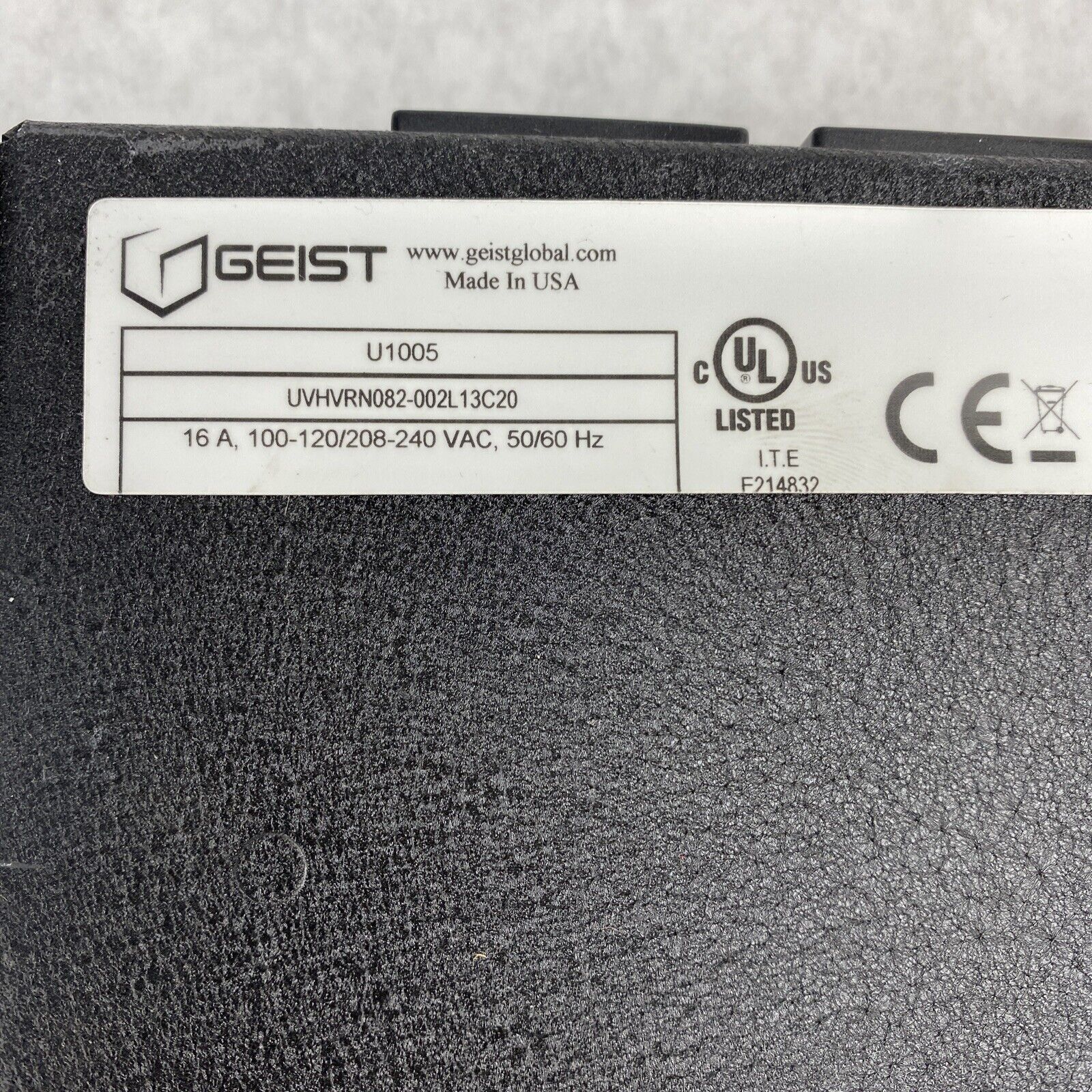 Geist UVHVRN082-002L13C20 Horizontal PDU 100 to 125V 200 to 240V 16/20A