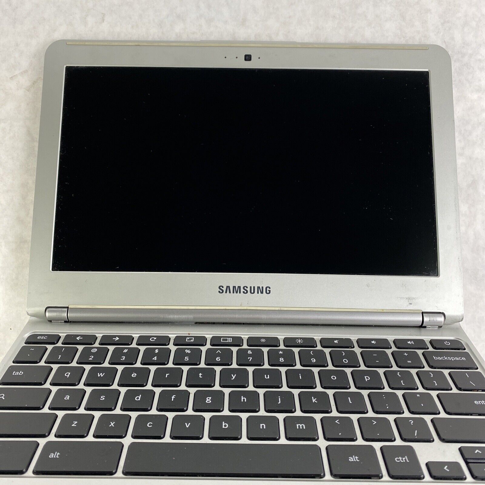 Samsung Chromebook XE303C12 16GB eMMC 1.7GHz 2GB DDR3L 0.3MP webcam 40% BATTERY