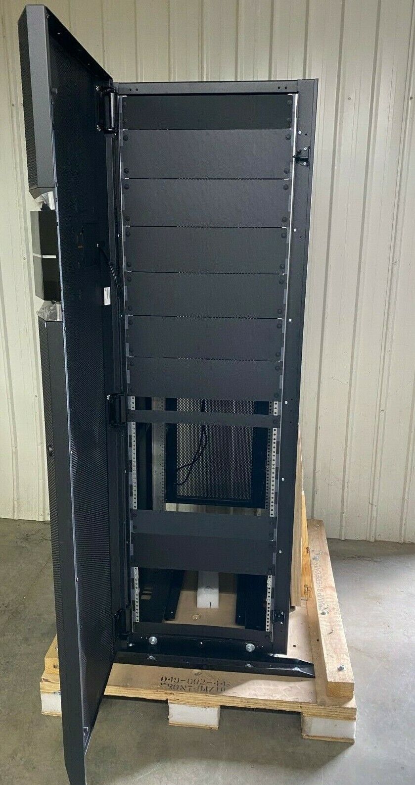 Dell EMC Data Protection 40U Single Phase DPRACK-1PH-DR3-DP Server Rack