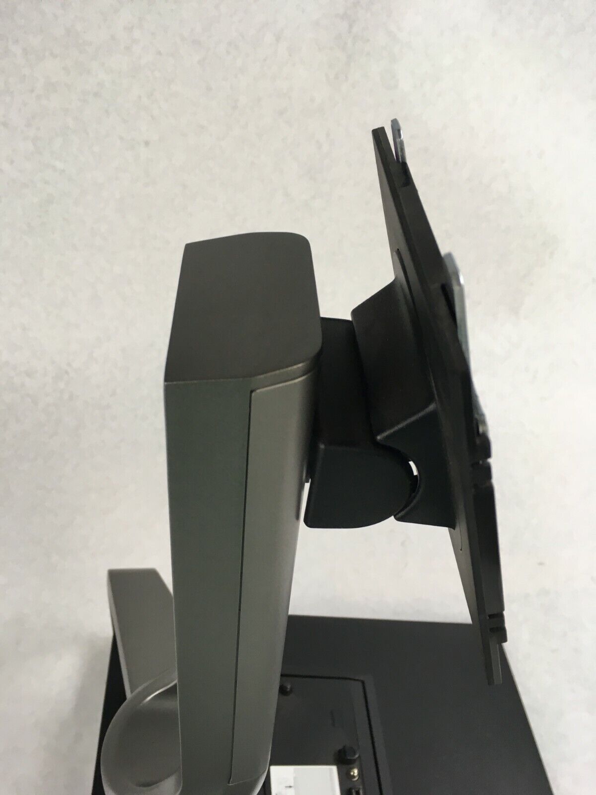 DELL 17"-24"  Monitor Stand w/ E Port II Docking Station RM361