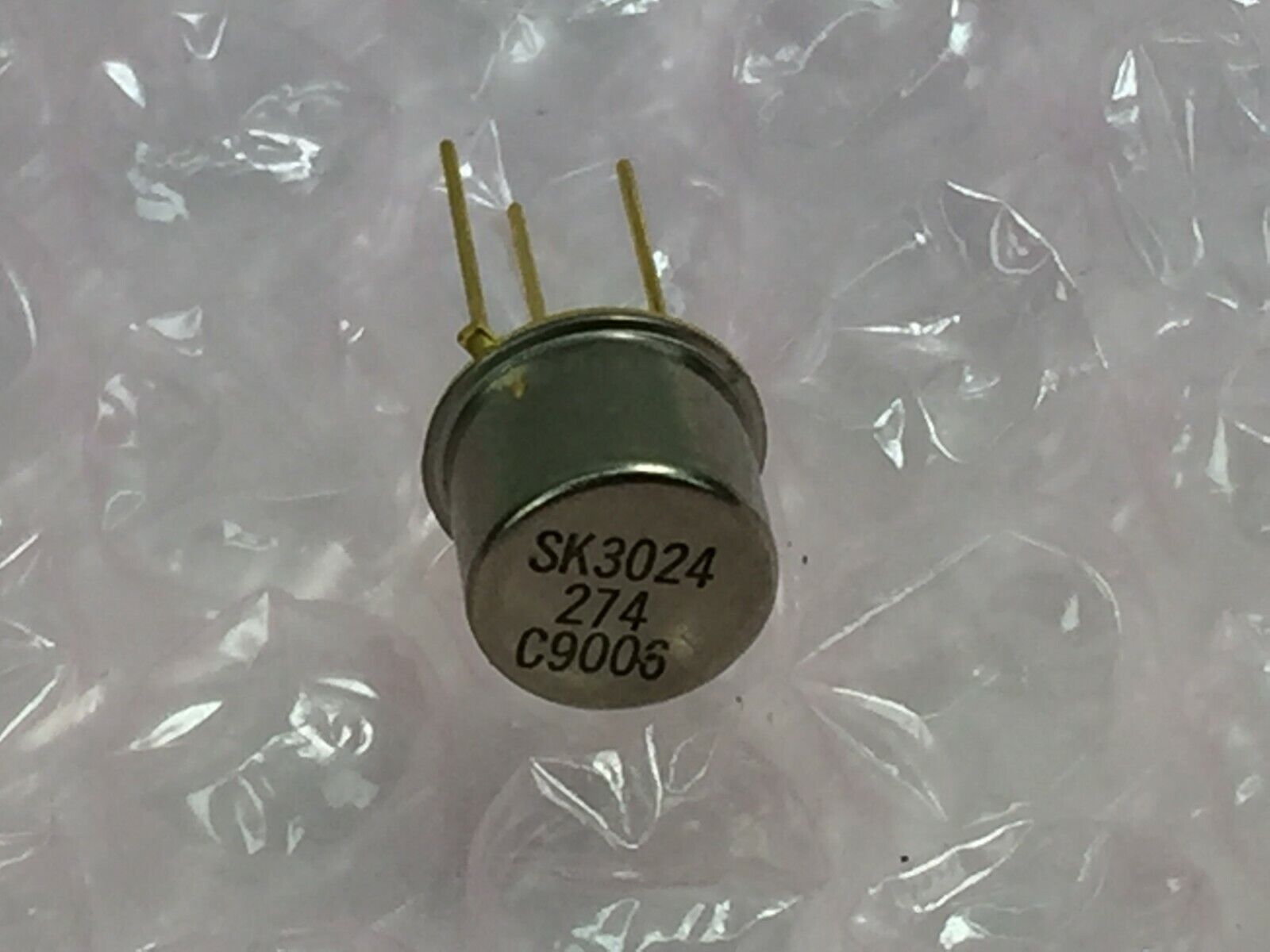 SK3024 NPN Silicon Transistor  Gold Pin  NOS