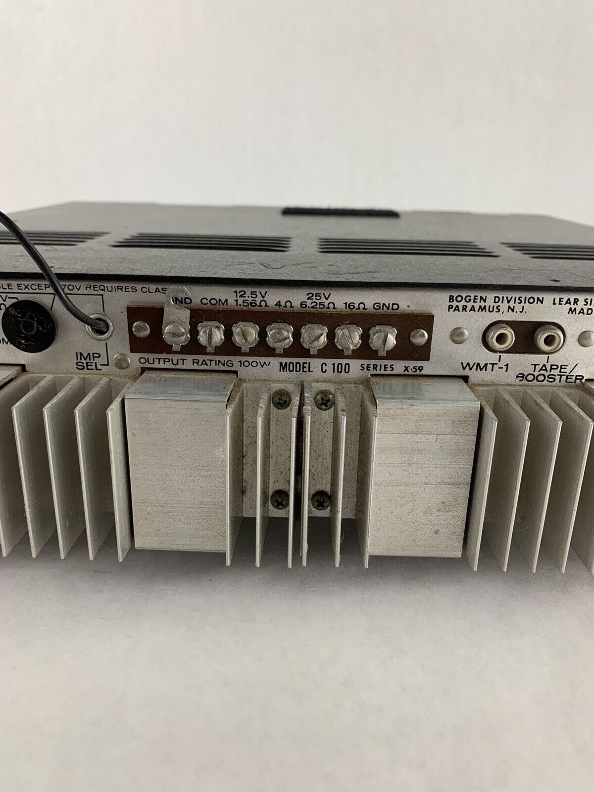 Bogen Model C100 Power Amplifier For Parts and Repair Powers on