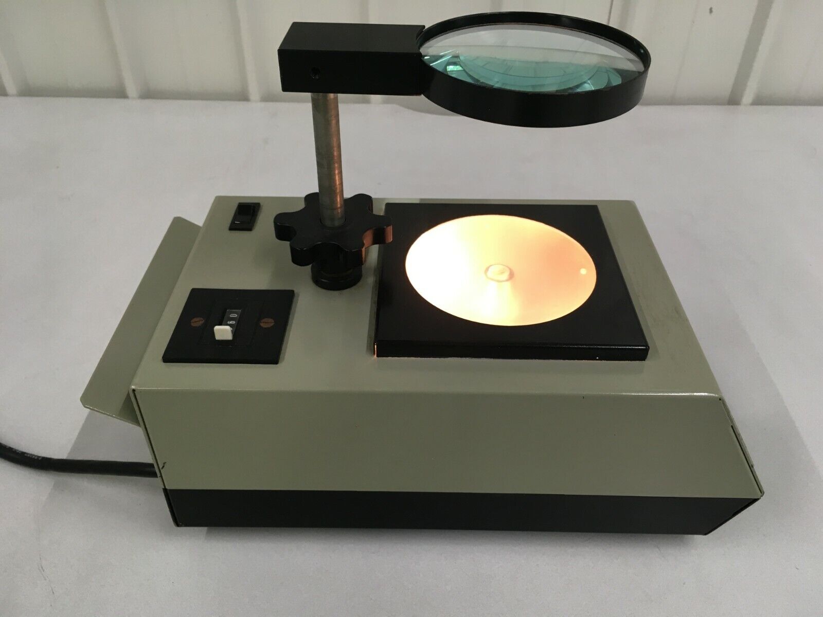 Fisher 133-8002 Accu-lite Illuminated Benchtop Magnifying Colony Counter