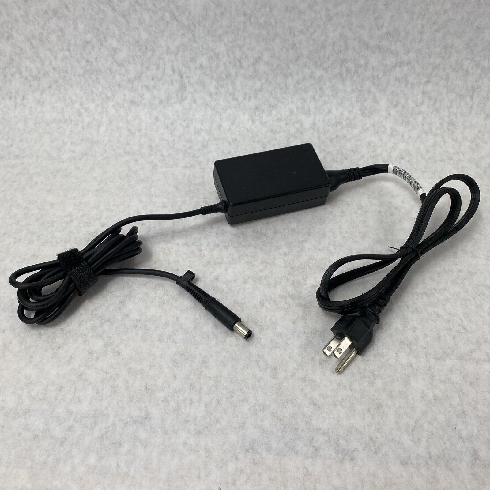 Lot of 19 Genuine HP TPN-DA17 65W 19.5V 3.33A AC Adapter w/ Power Cable