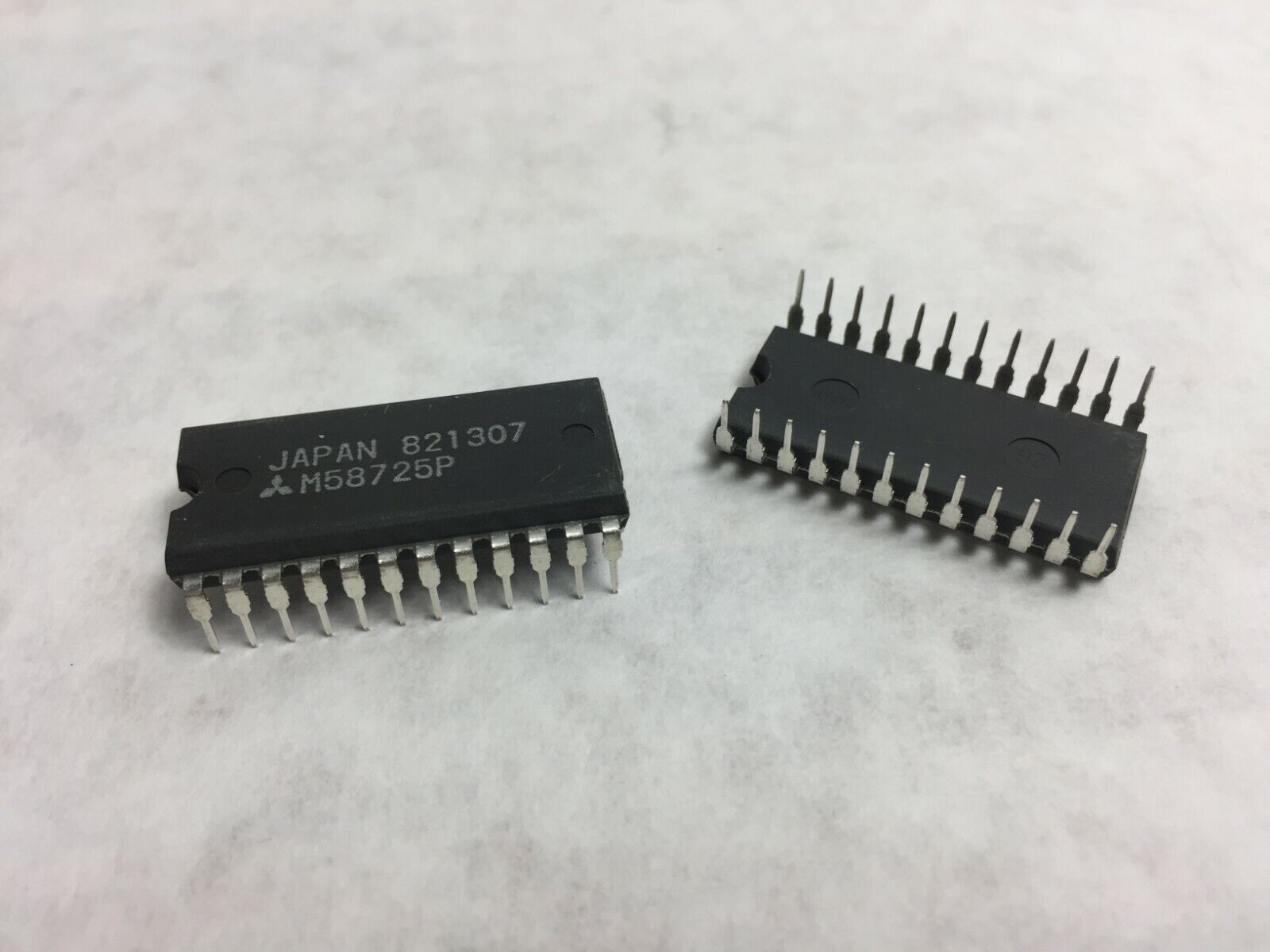 Mitsubishi  M58725P IC 24 Pin  Lot of 8  NOS