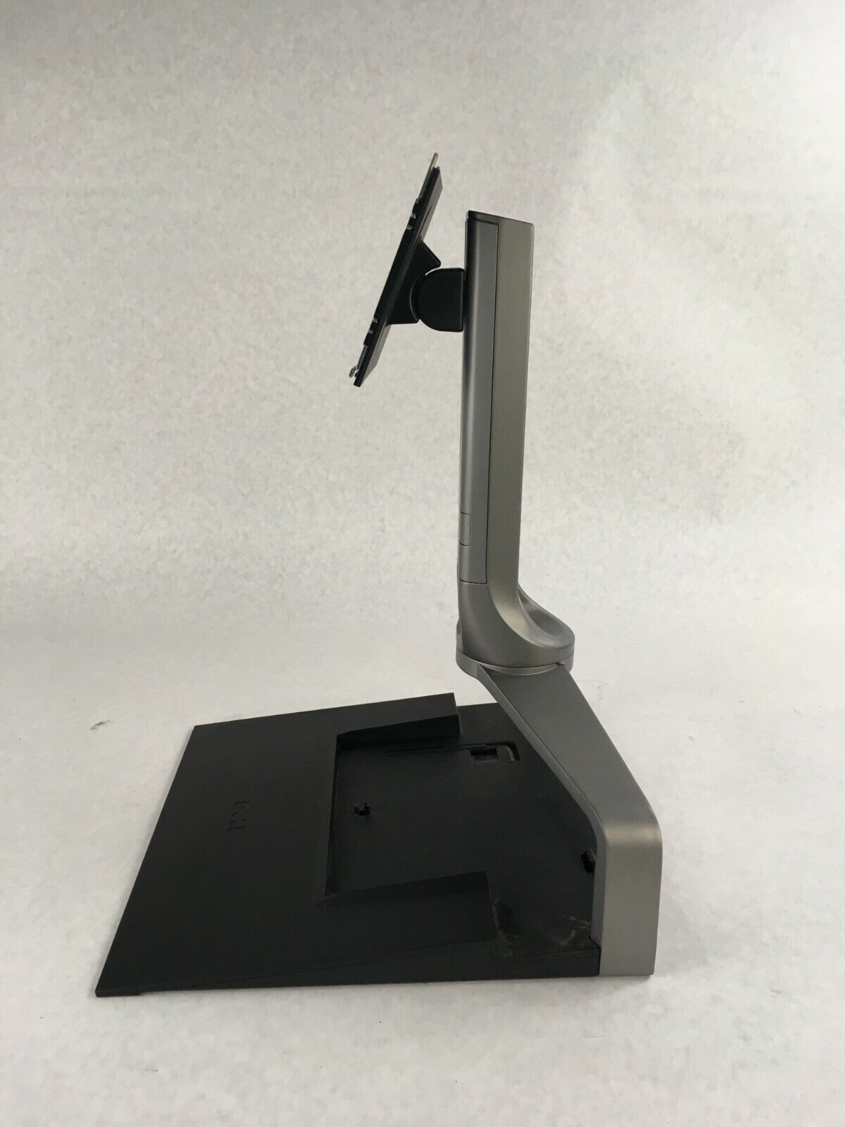 DELL 17"-24"  Monitor Stand for E Port II Docking Station RM361