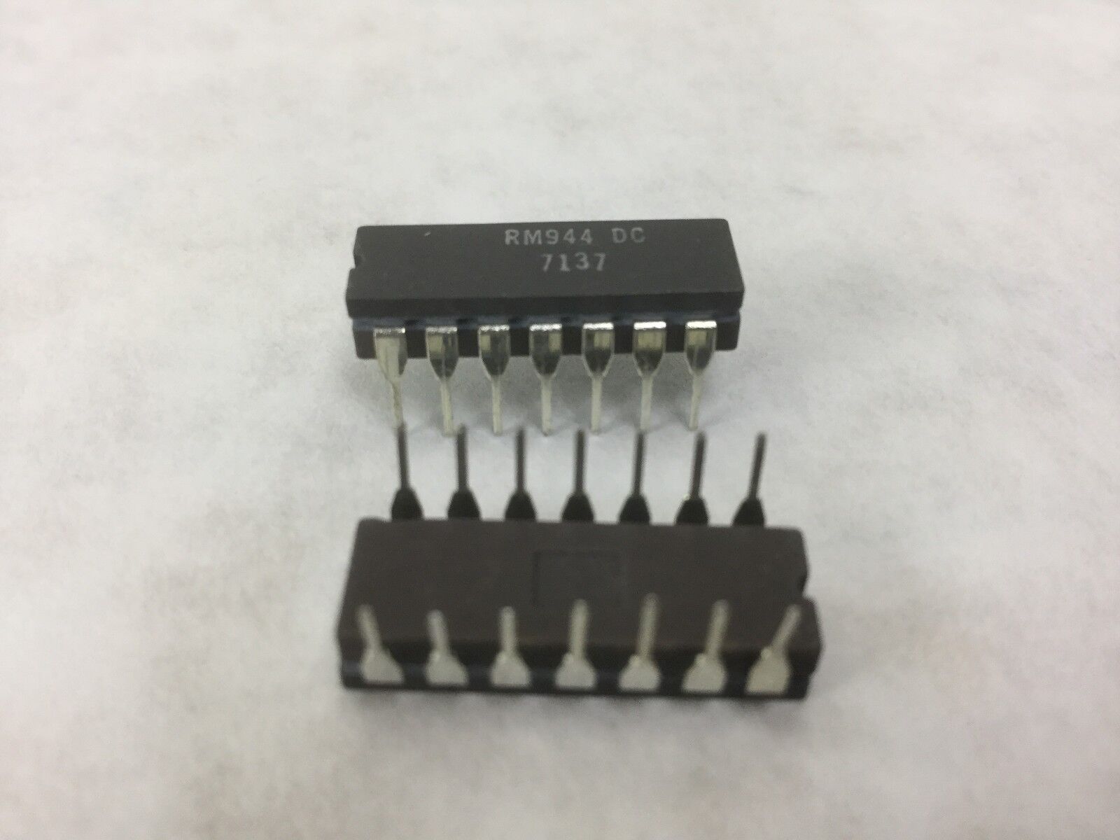 RM944 DC Integrated Circuit 14 Pin  Lot of 22