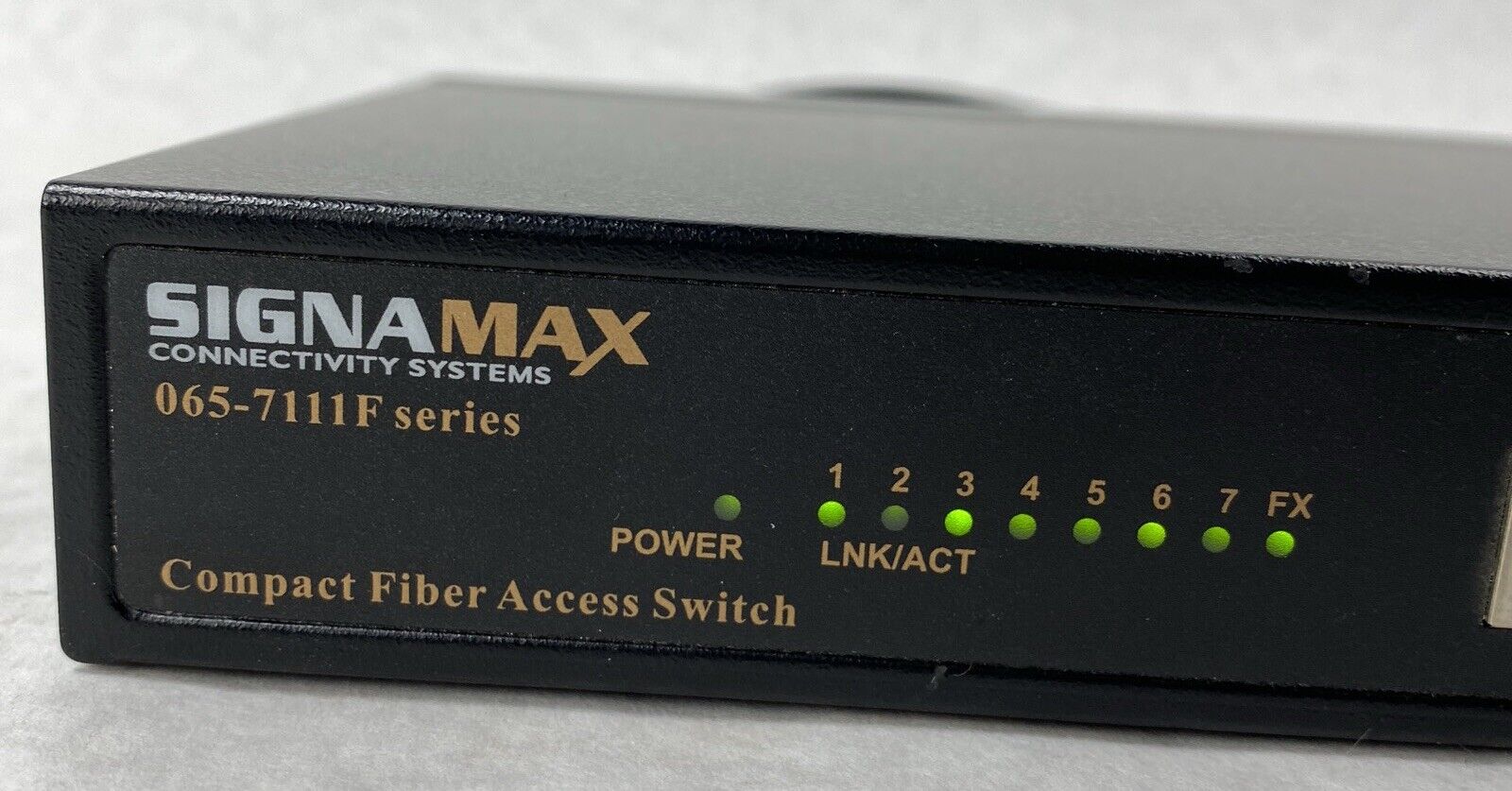 Signamax 065-7111F 6-Port 100Base Compact Fiber Access Switch Grade C