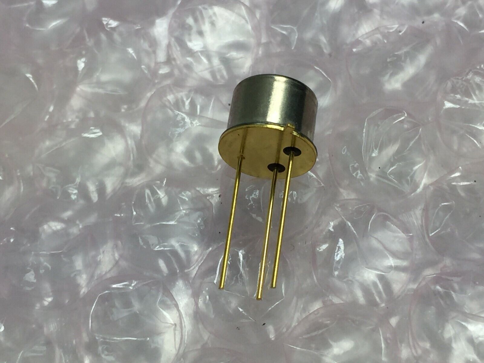 SK3024 NPN Silicon Transistor  Gold Pin  NOS