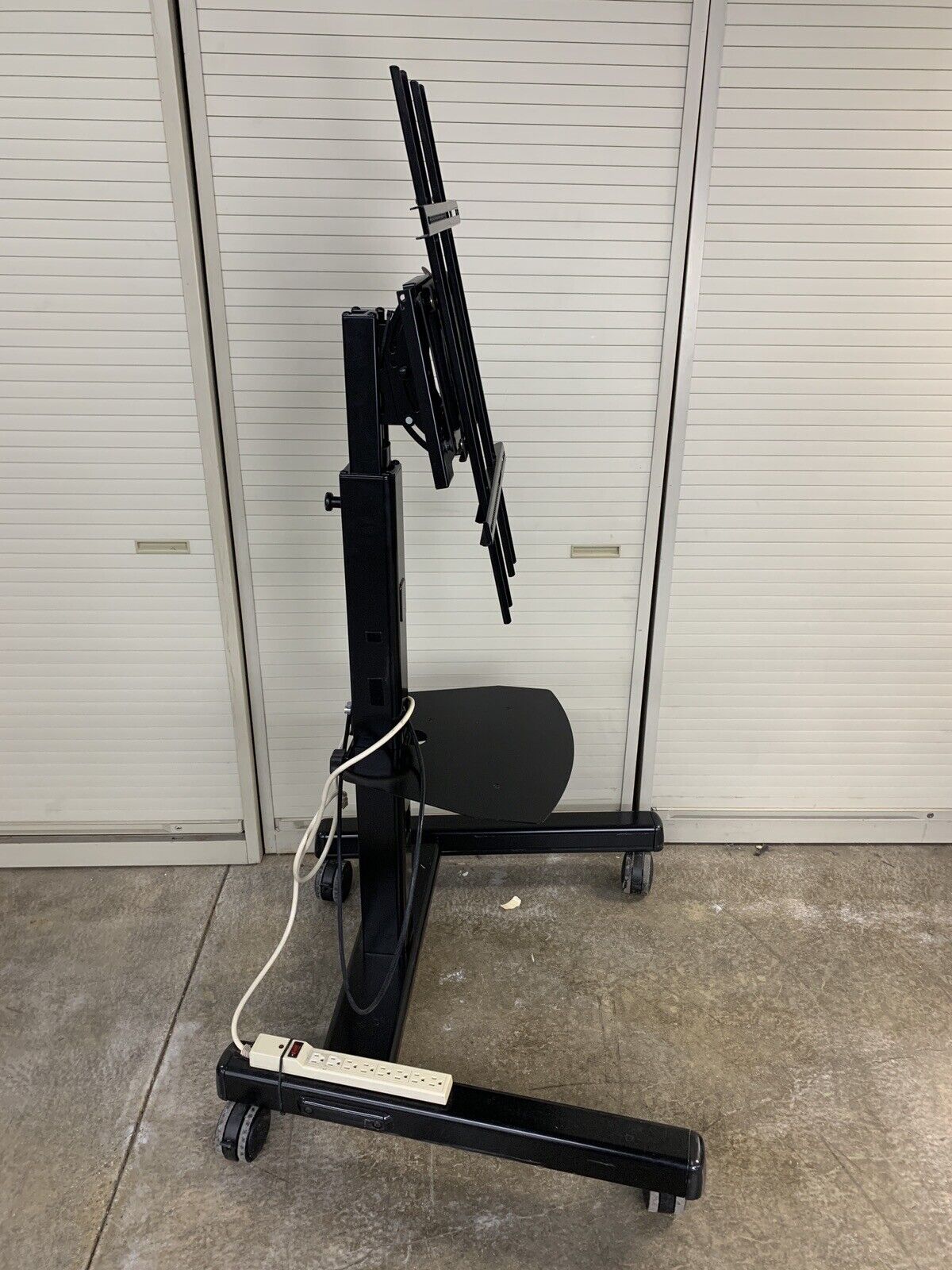 Chief MFC6000B Medium  Mobile Flat Panel Cart