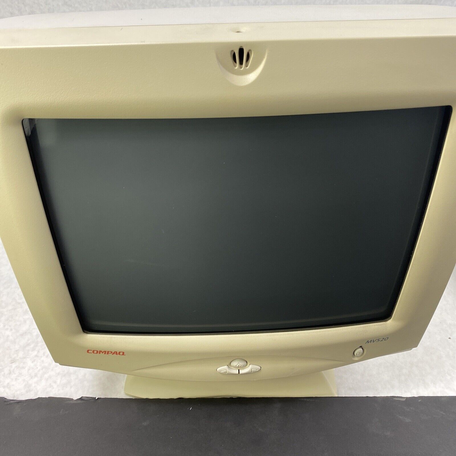 Compaq CO1050U 15" MV520 640x350 CRT VGA Gaming Monitor 167376-001 Beige