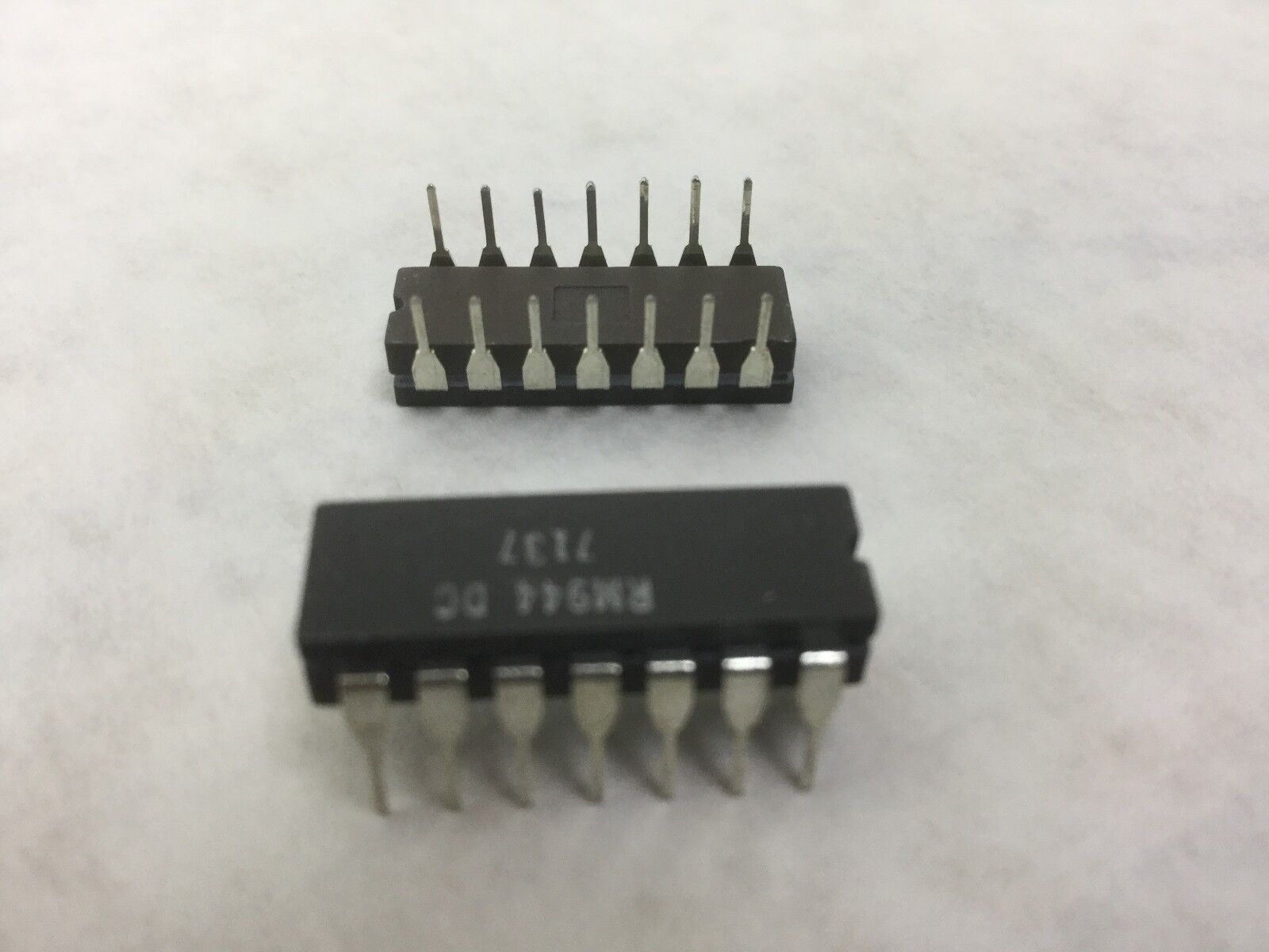 RM944 DC Integrated Circuit 14 Pin  Lot of 22