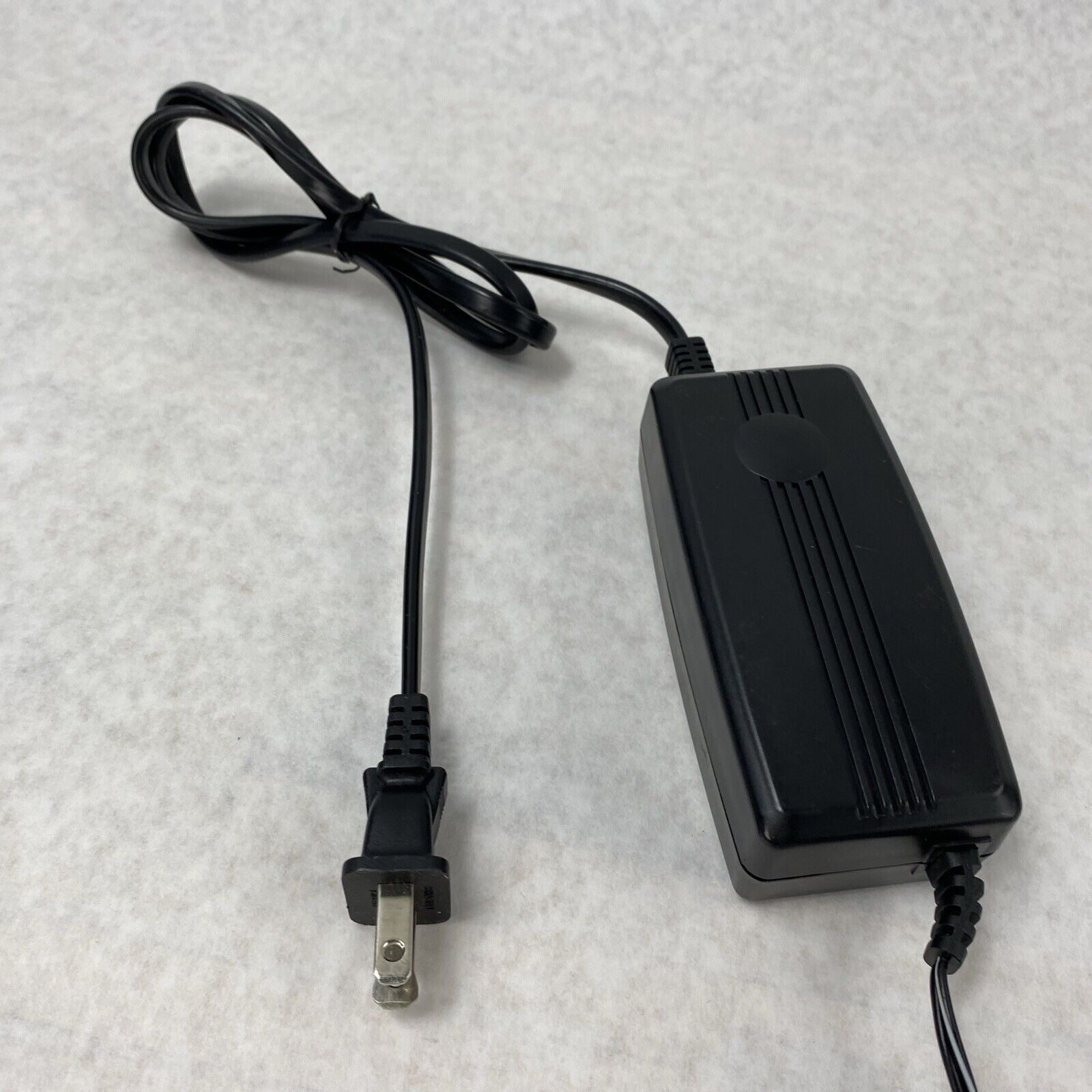 GPX APX001B AC/DC Adapter 9V 2000mA