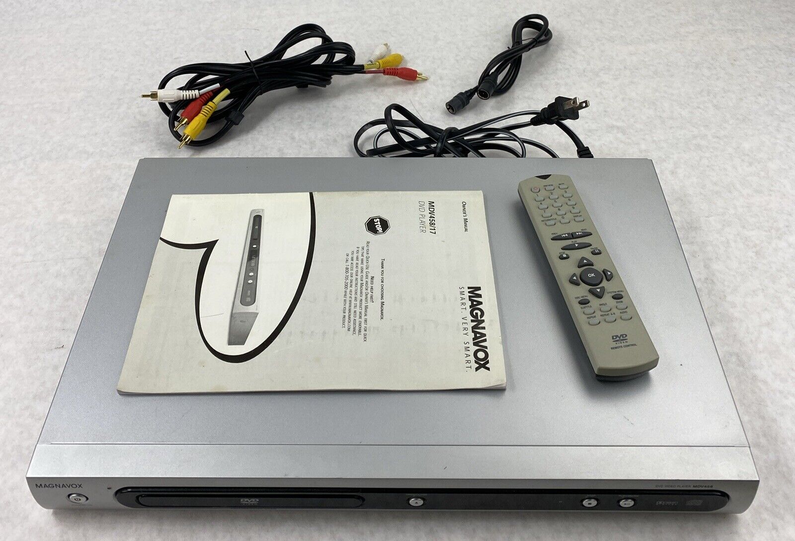 Magnavox MDV45817 DVD Player with Remote + Cables TESTED