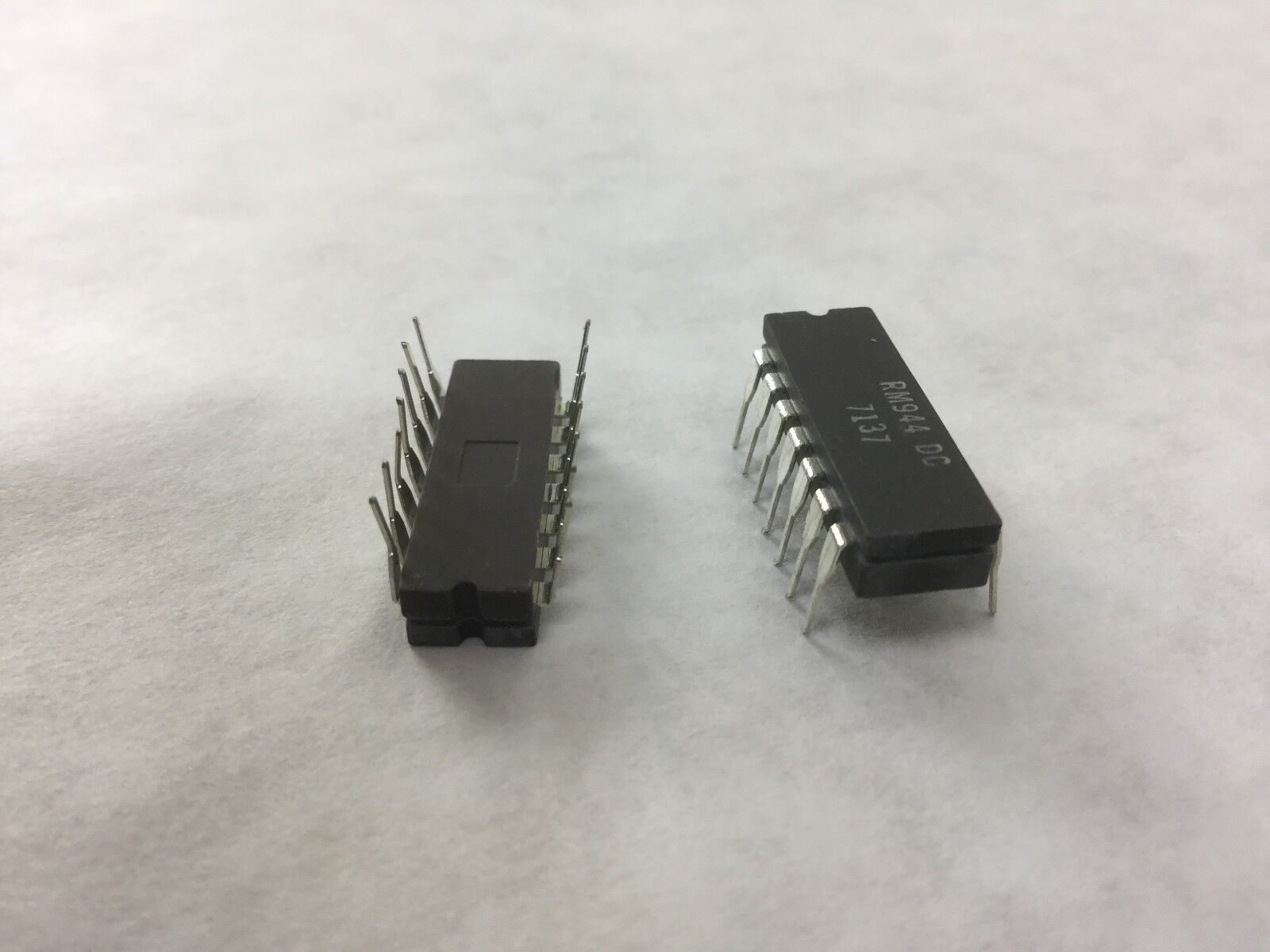 RM944 DC Integrated Circuit 14 Pin  Lot of 22