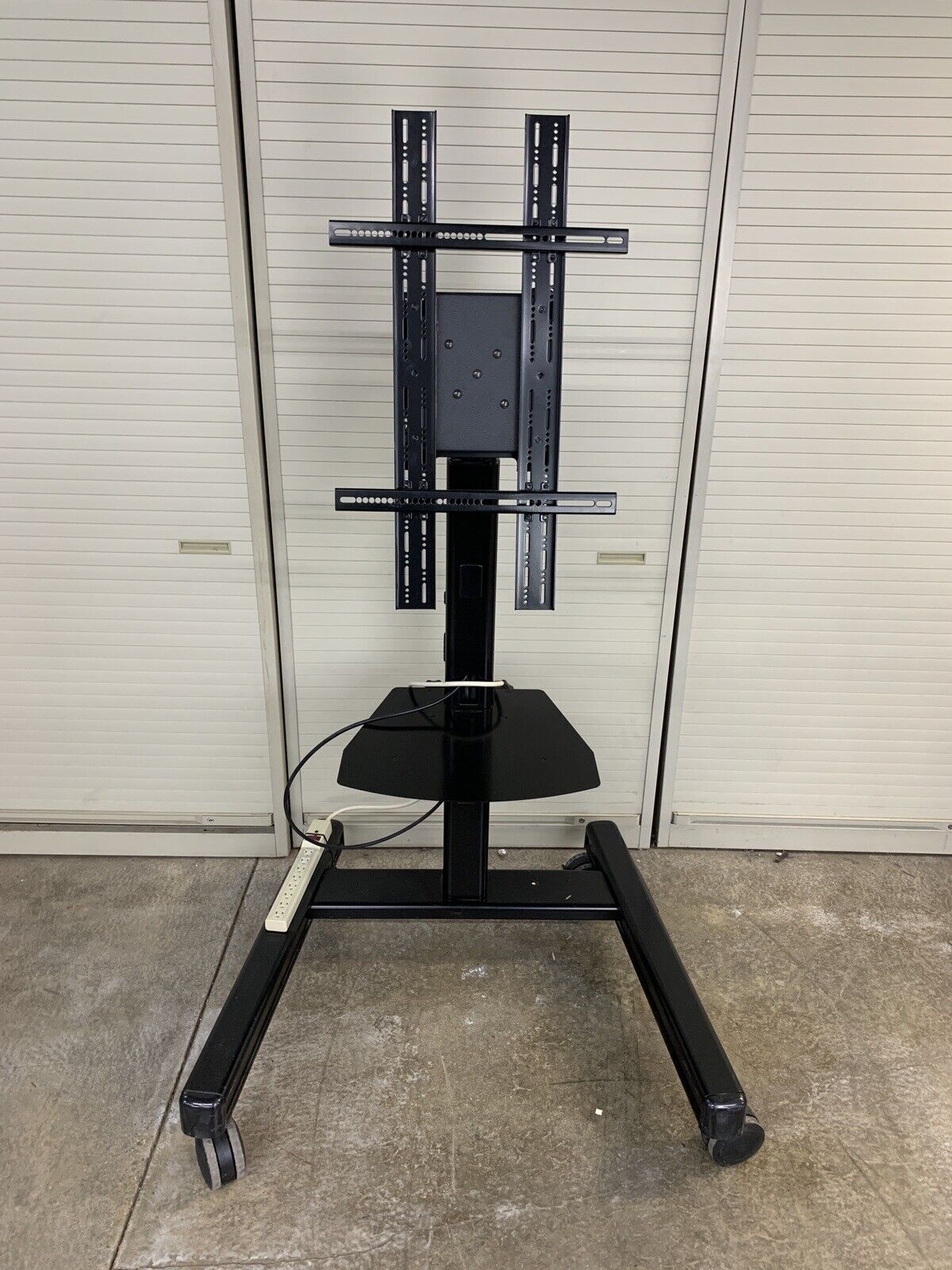 Chief MFC6000B Medium  Mobile Flat Panel Cart