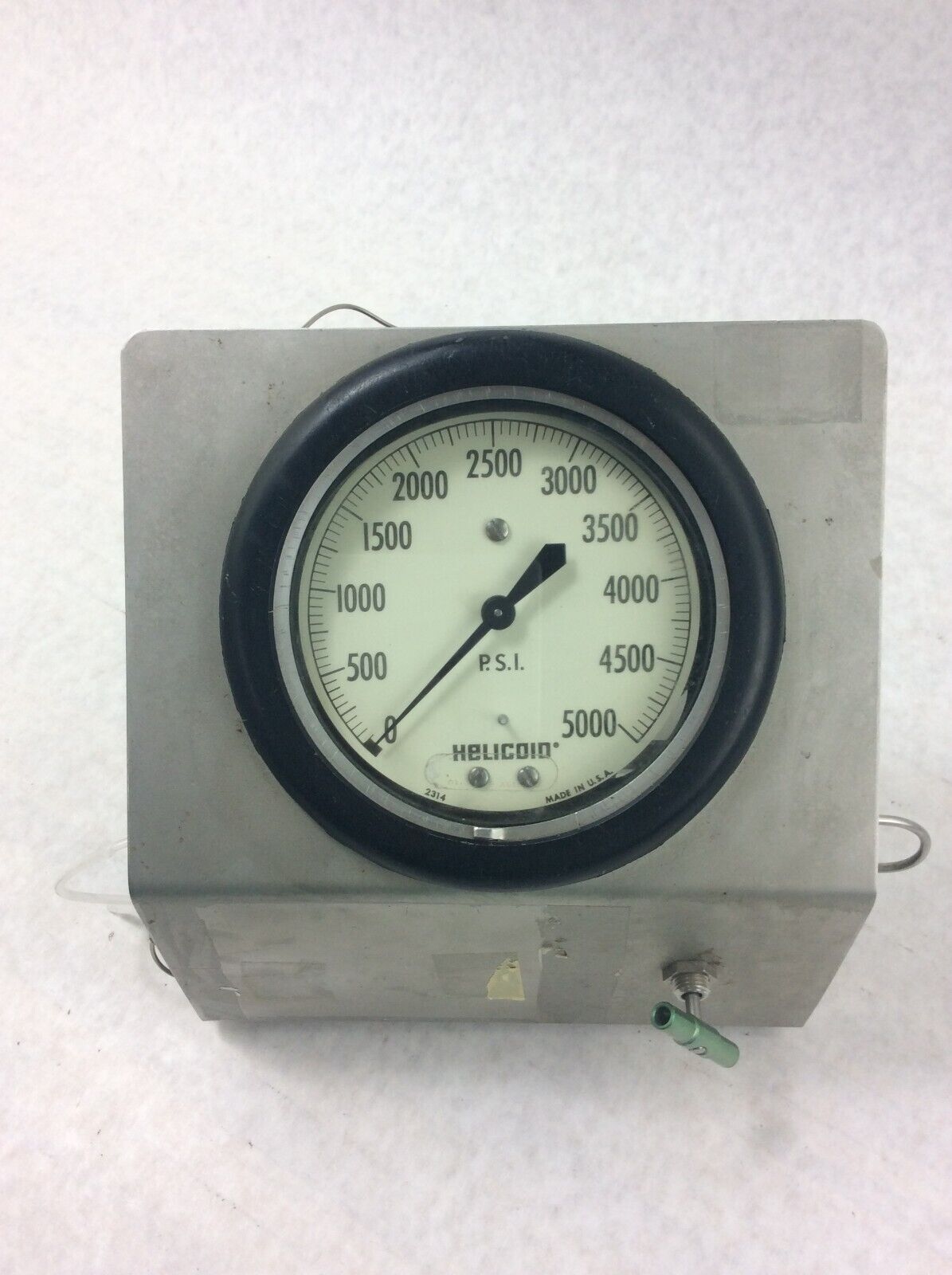 Helicoid 2314 Pressure Gauge 5000 P.S.I. w/ Bracket